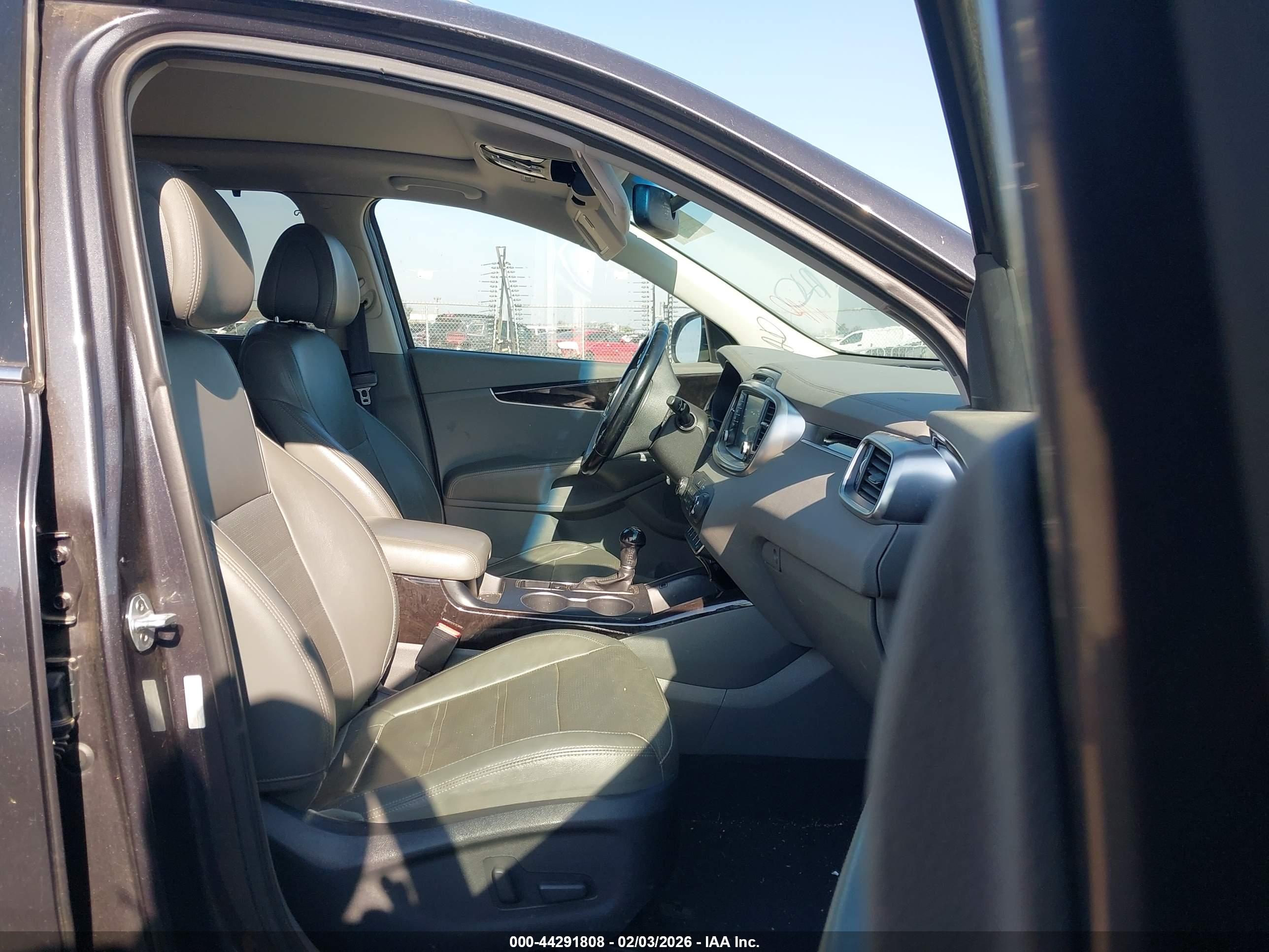 KIA SORENTO image 5