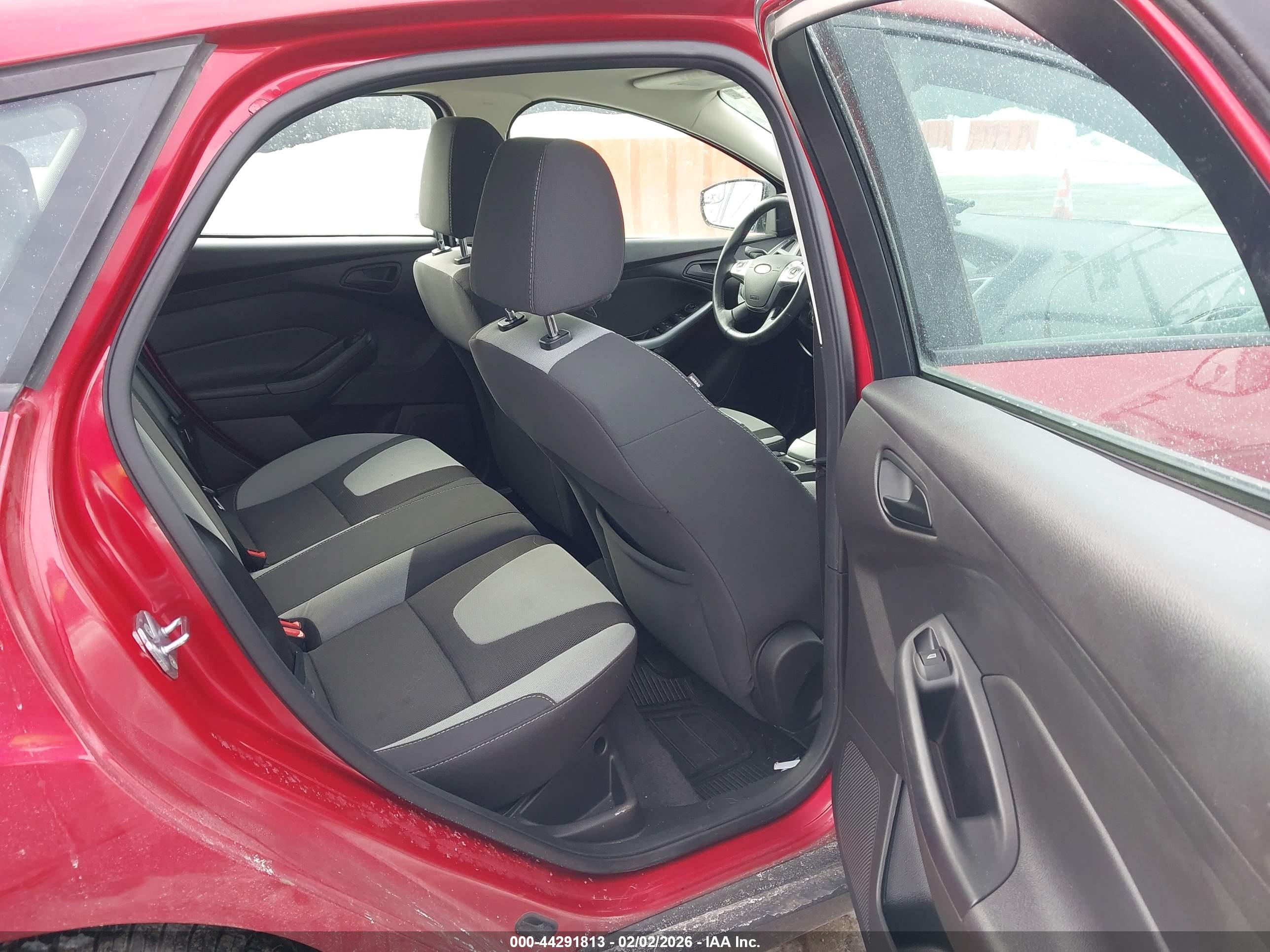 FORD FOCUS image 8