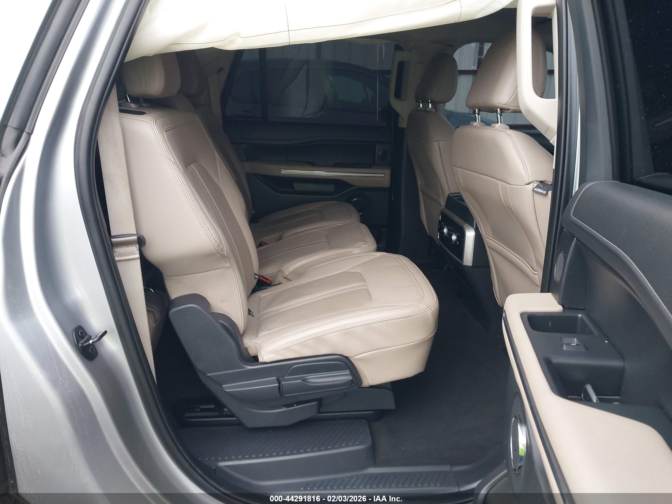 FORD EXPEDITION image 8