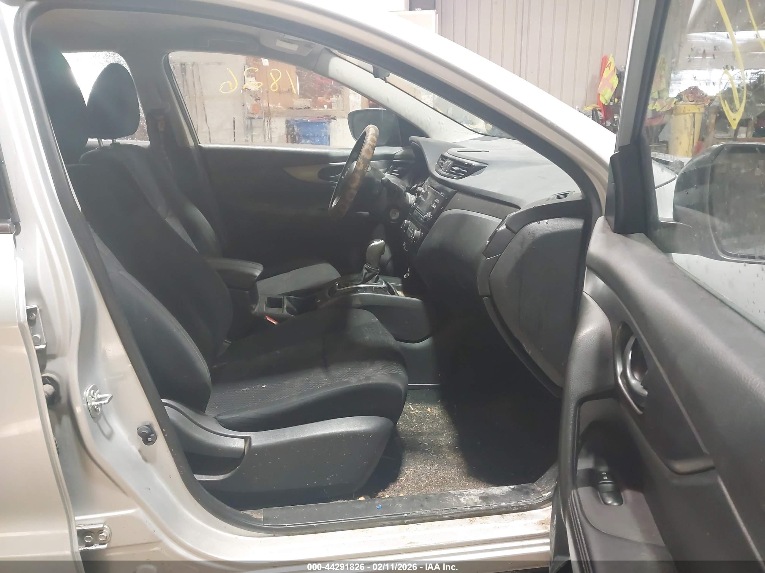 NISSAN ROGUE image 8