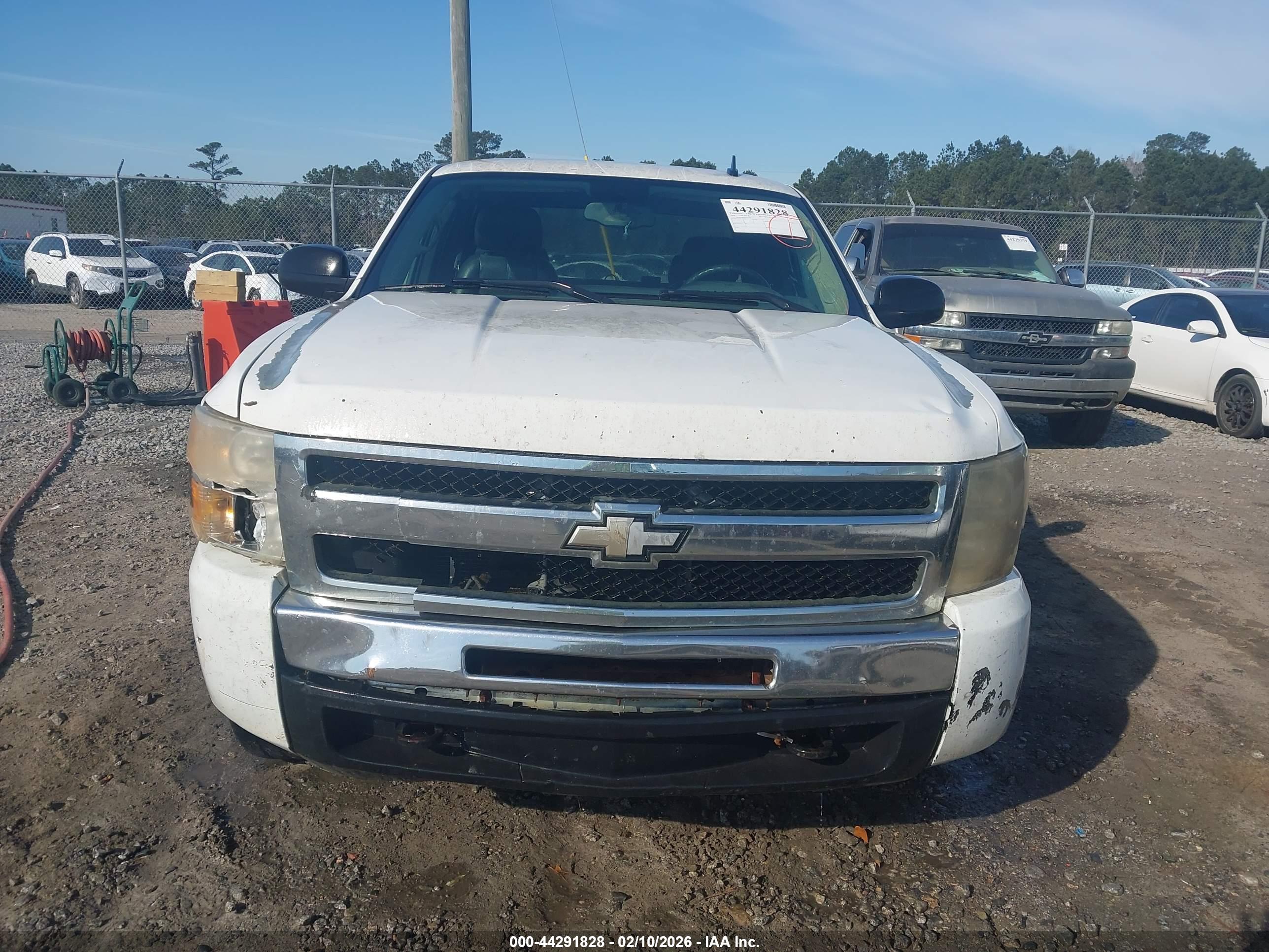 CHEVROLET SILVERADO image 6