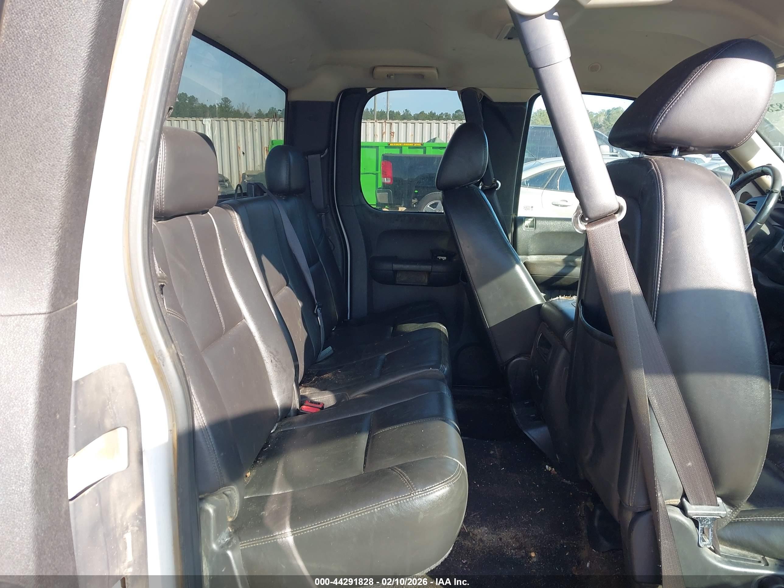 CHEVROLET SILVERADO image 8