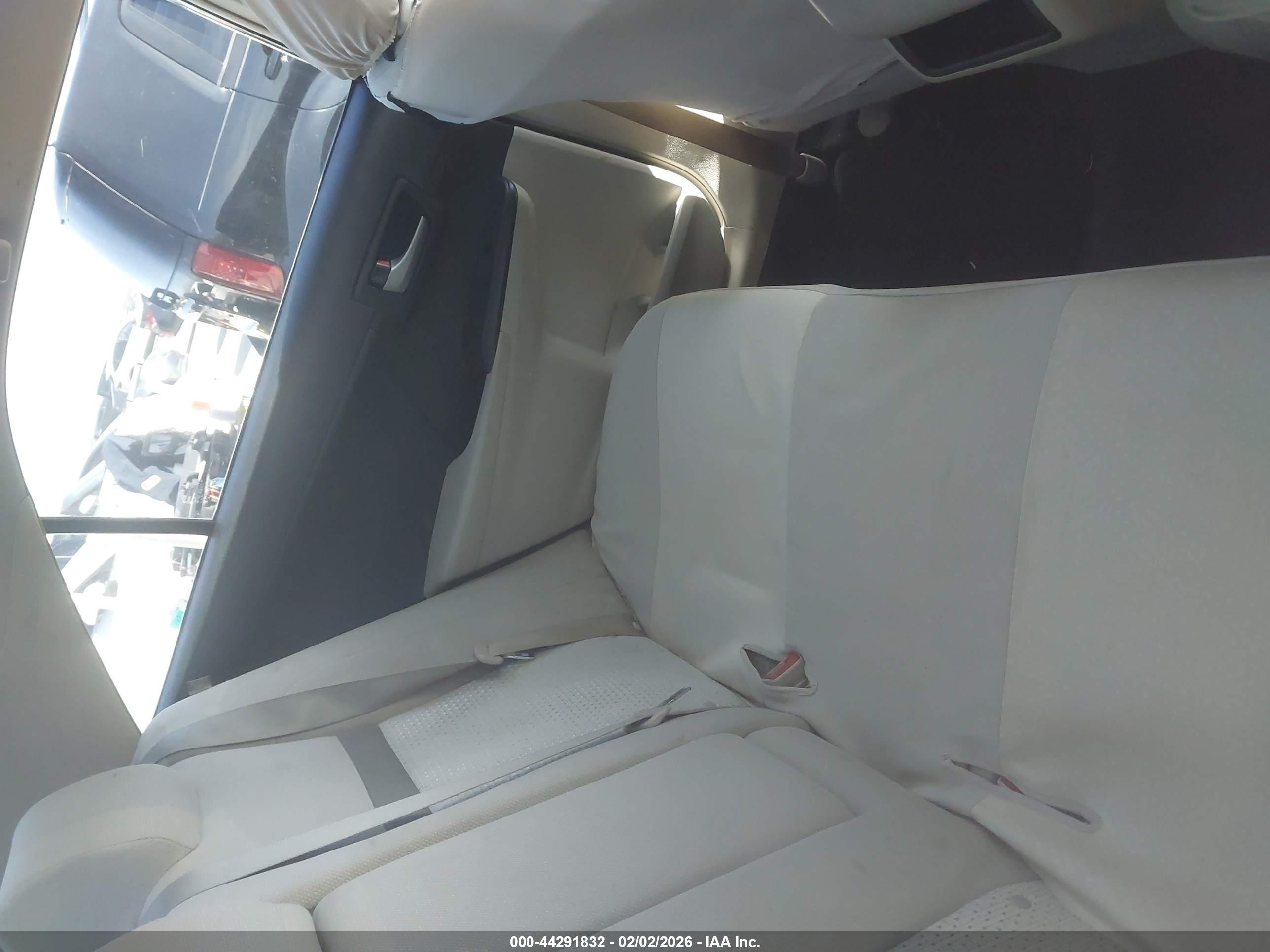 TOYOTA CAMRY image 8