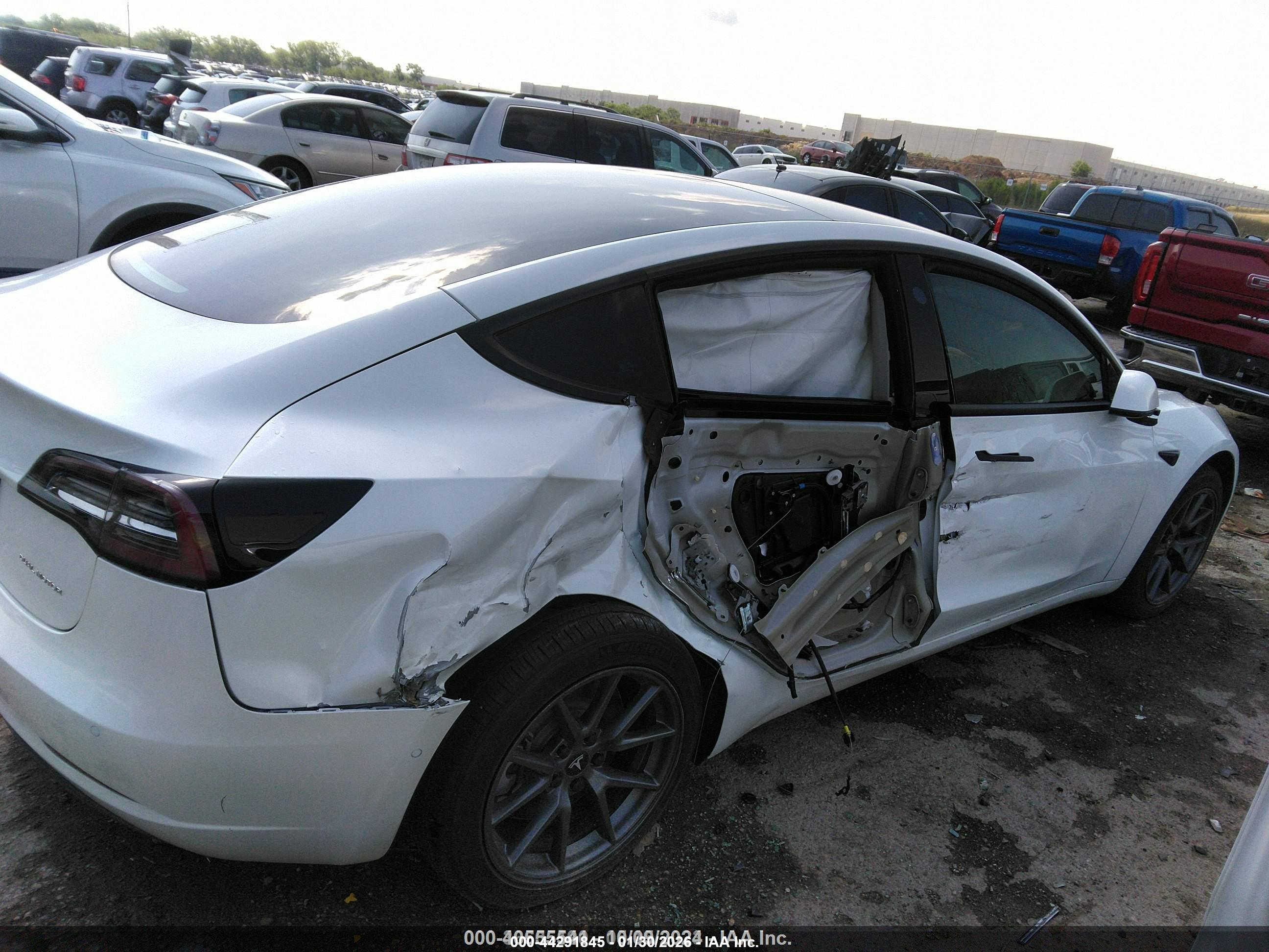 TESLA MODEL image 6