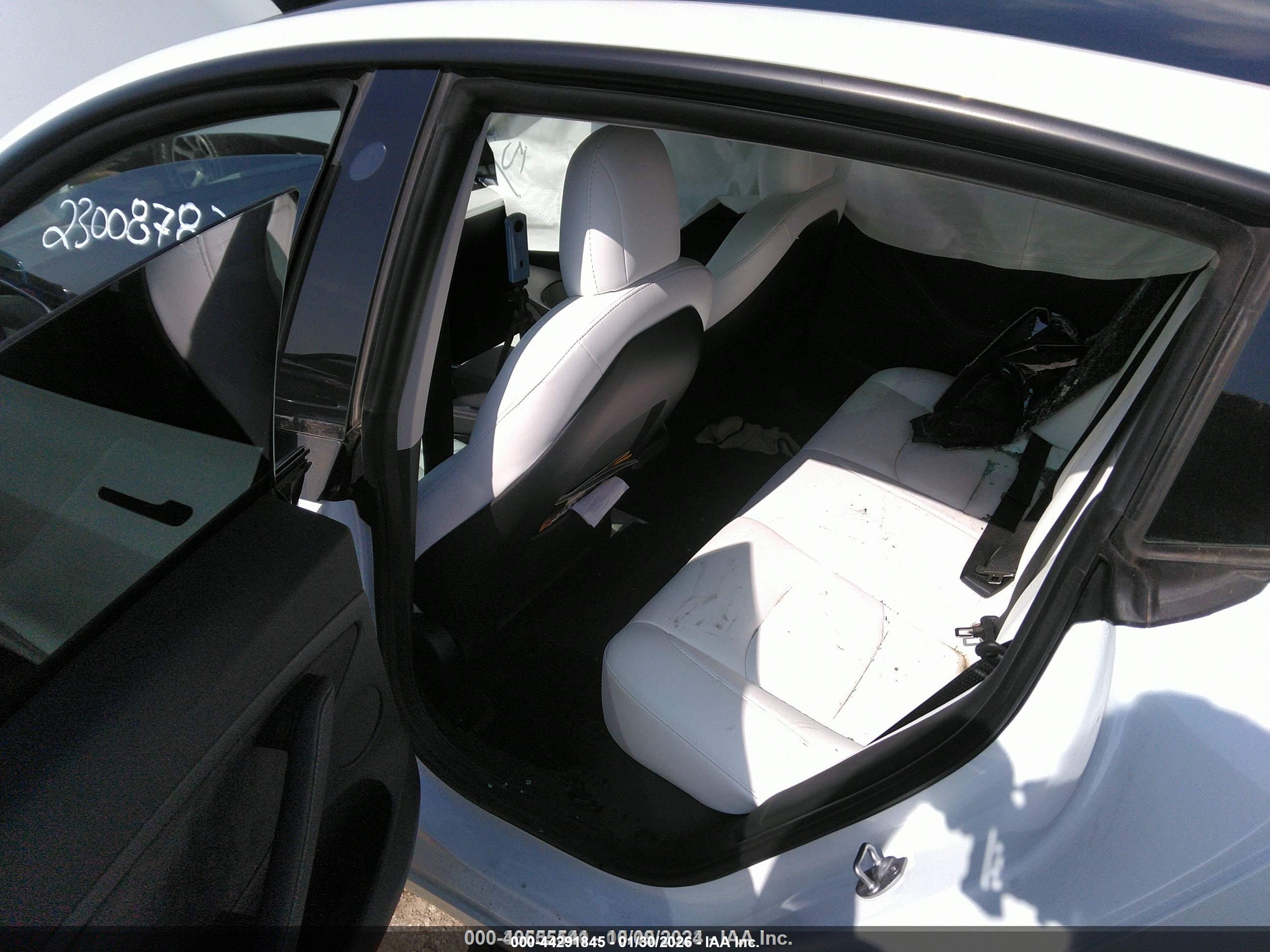 TESLA MODEL image 8