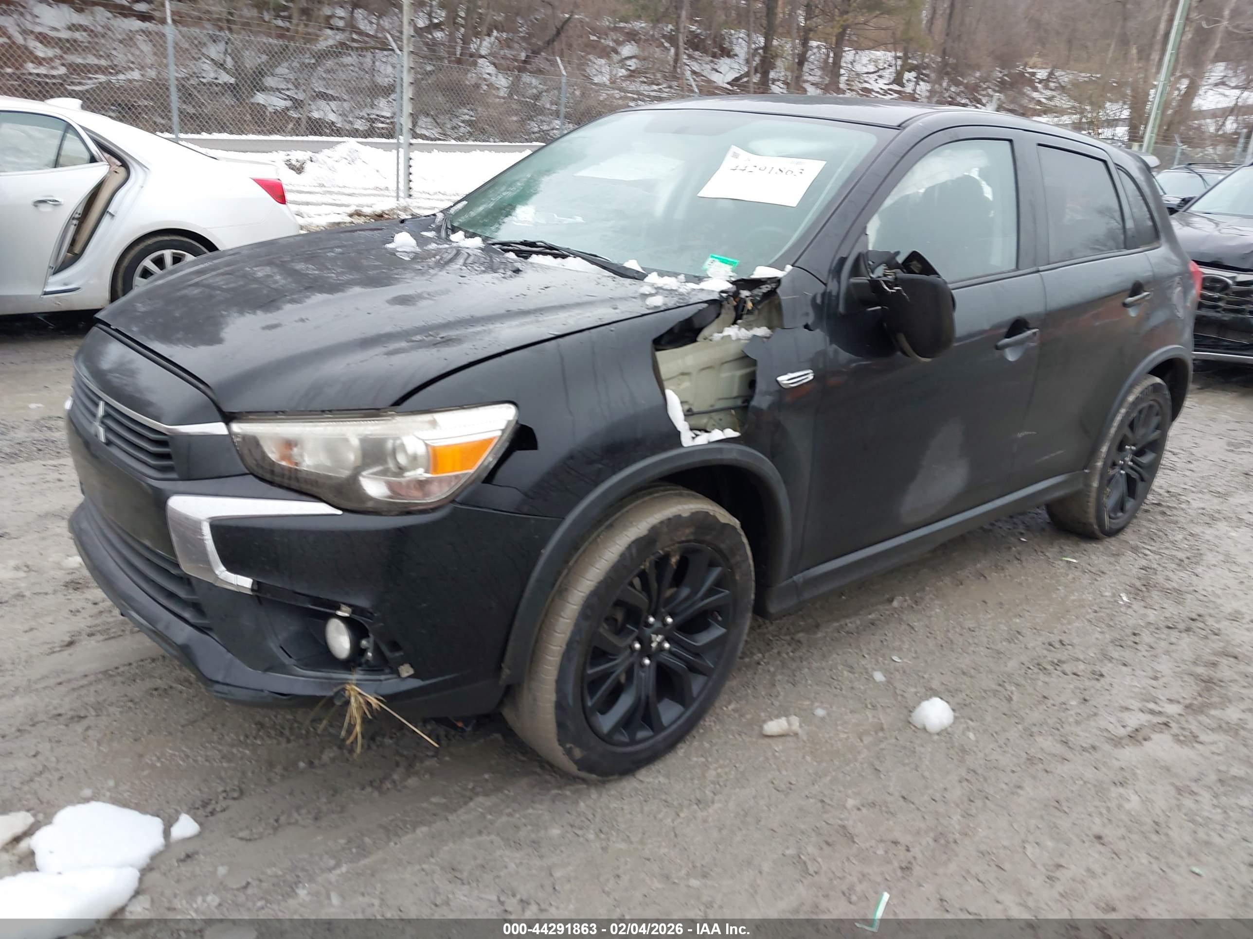 MITSUBISHI OUTLANDER image 2
