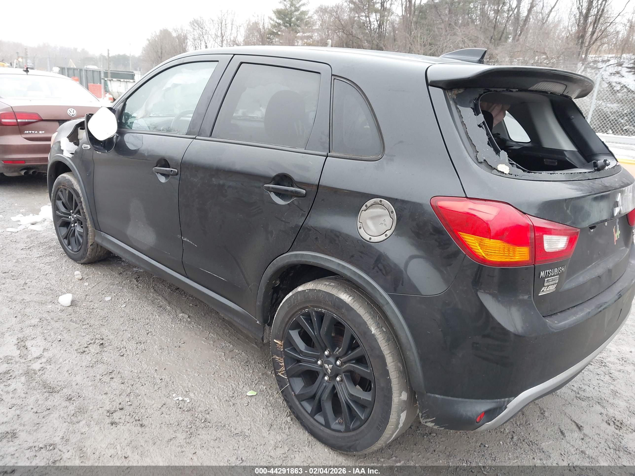 MITSUBISHI OUTLANDER image 3