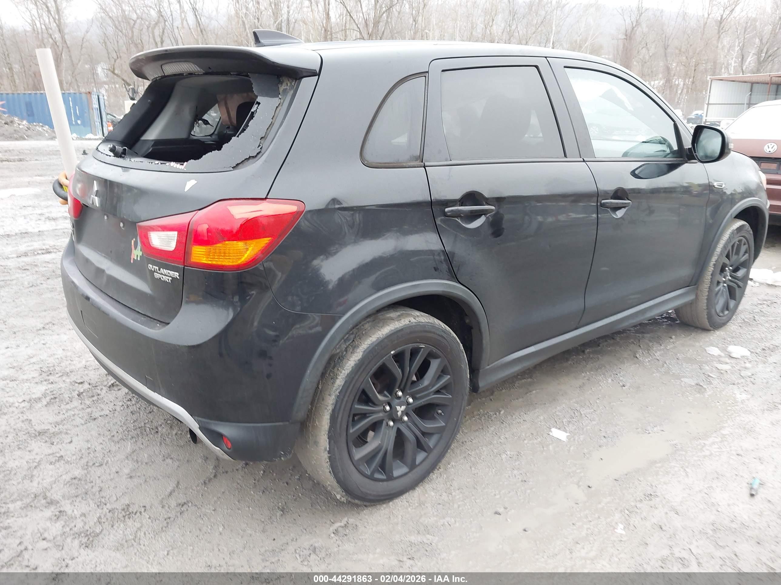 MITSUBISHI OUTLANDER image 4