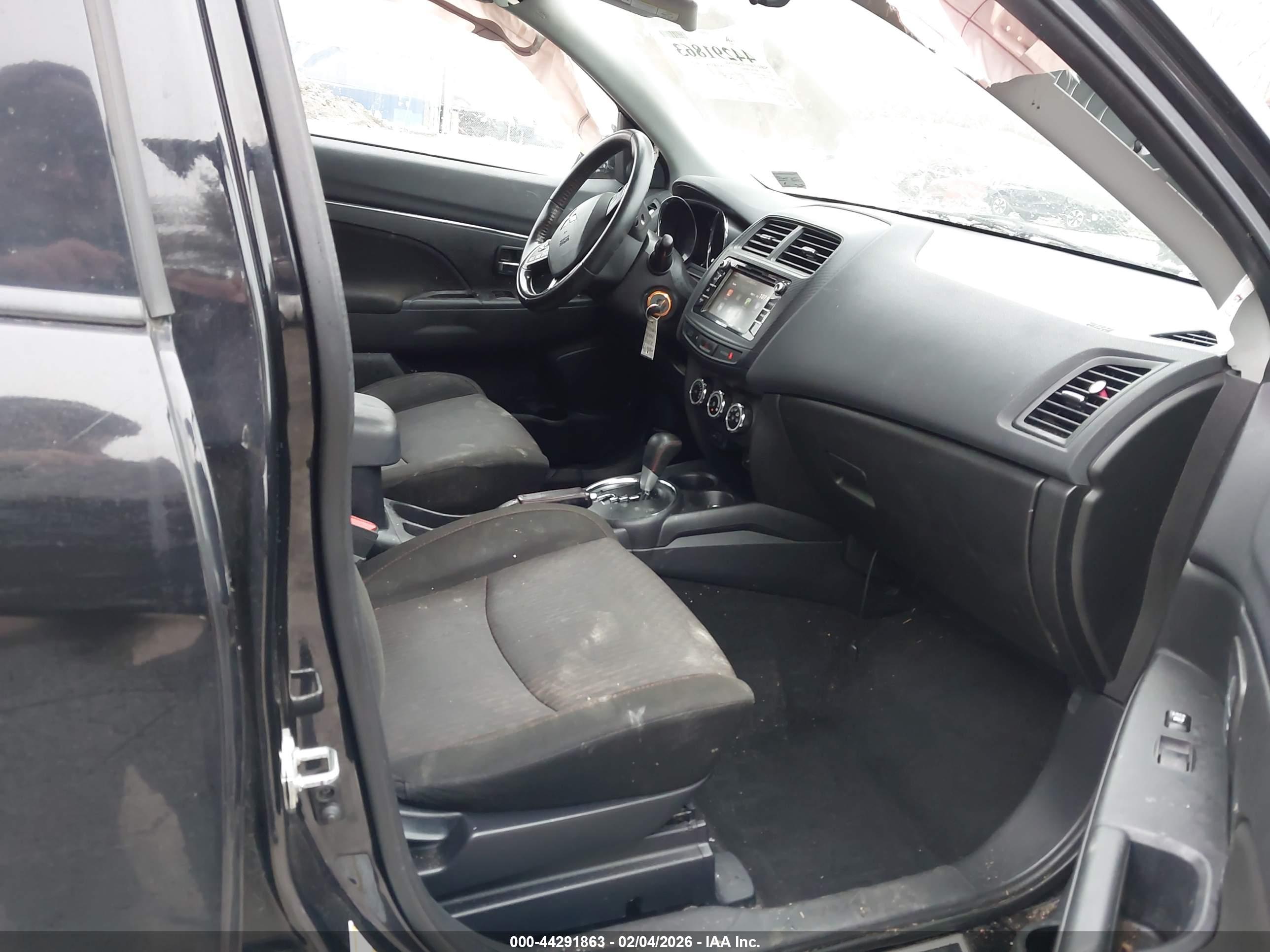 MITSUBISHI OUTLANDER image 5