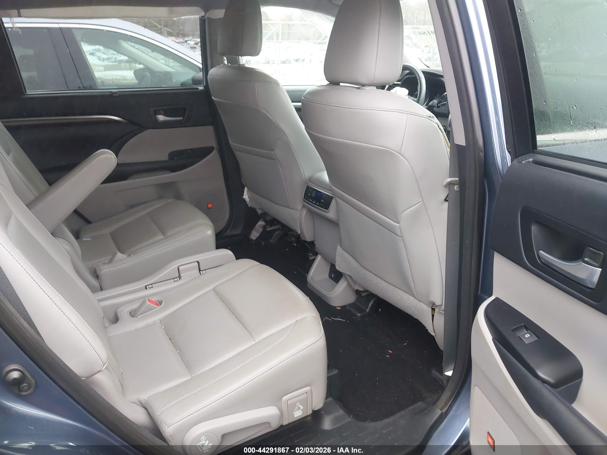 TOYOTA HIGHLANDER image 8