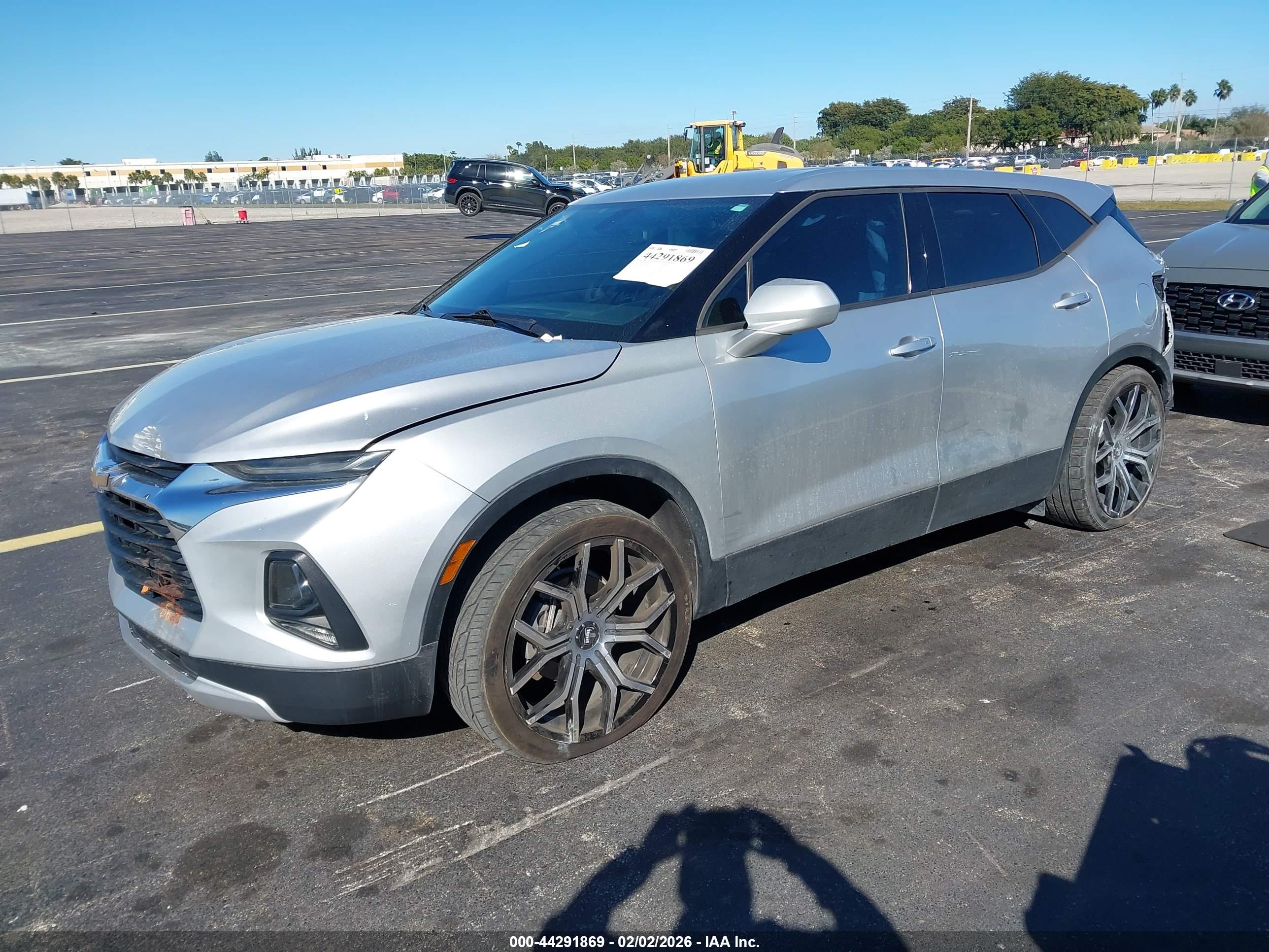 CHEVROLET BLAZER image 2