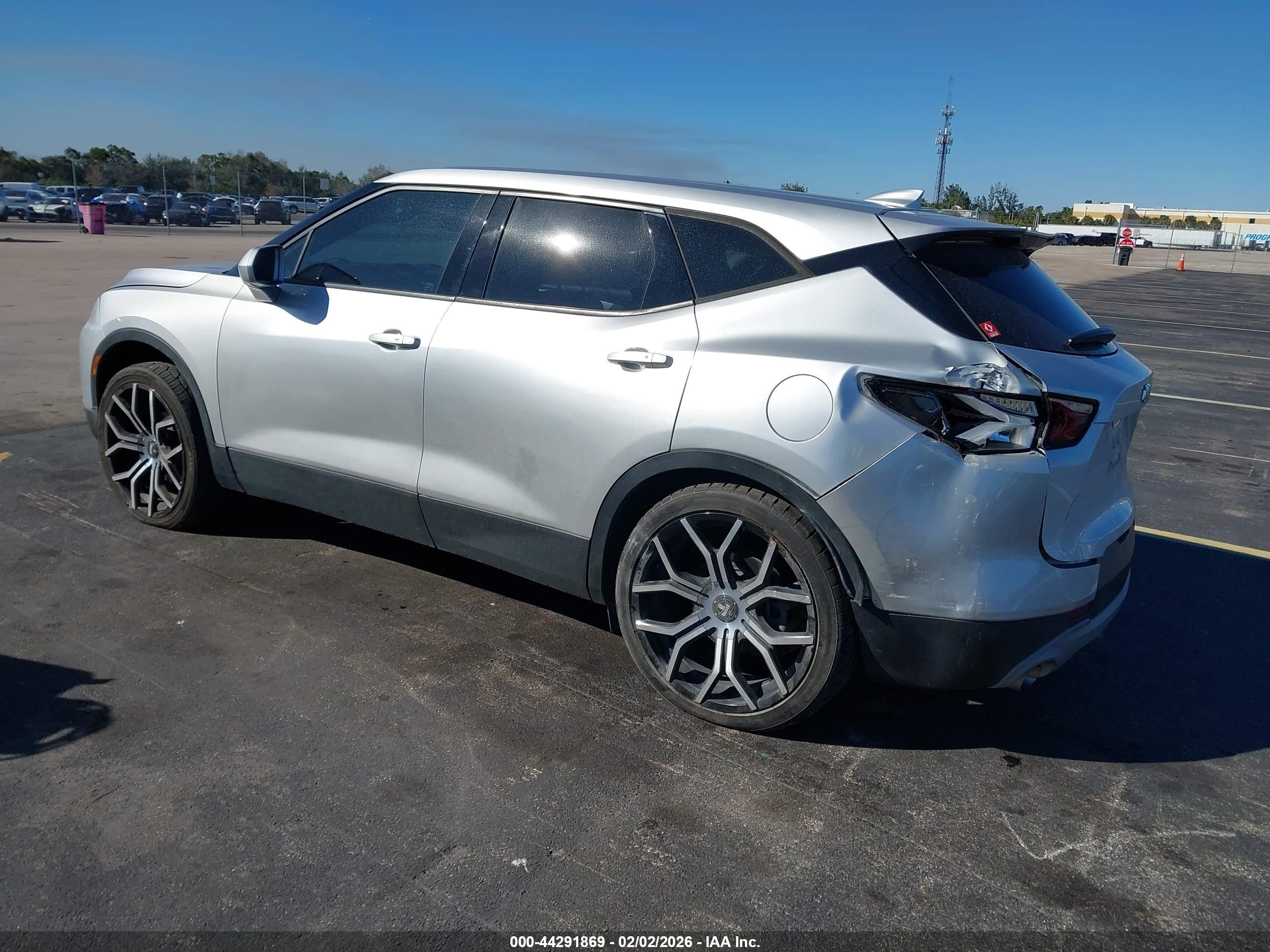 CHEVROLET BLAZER image 3