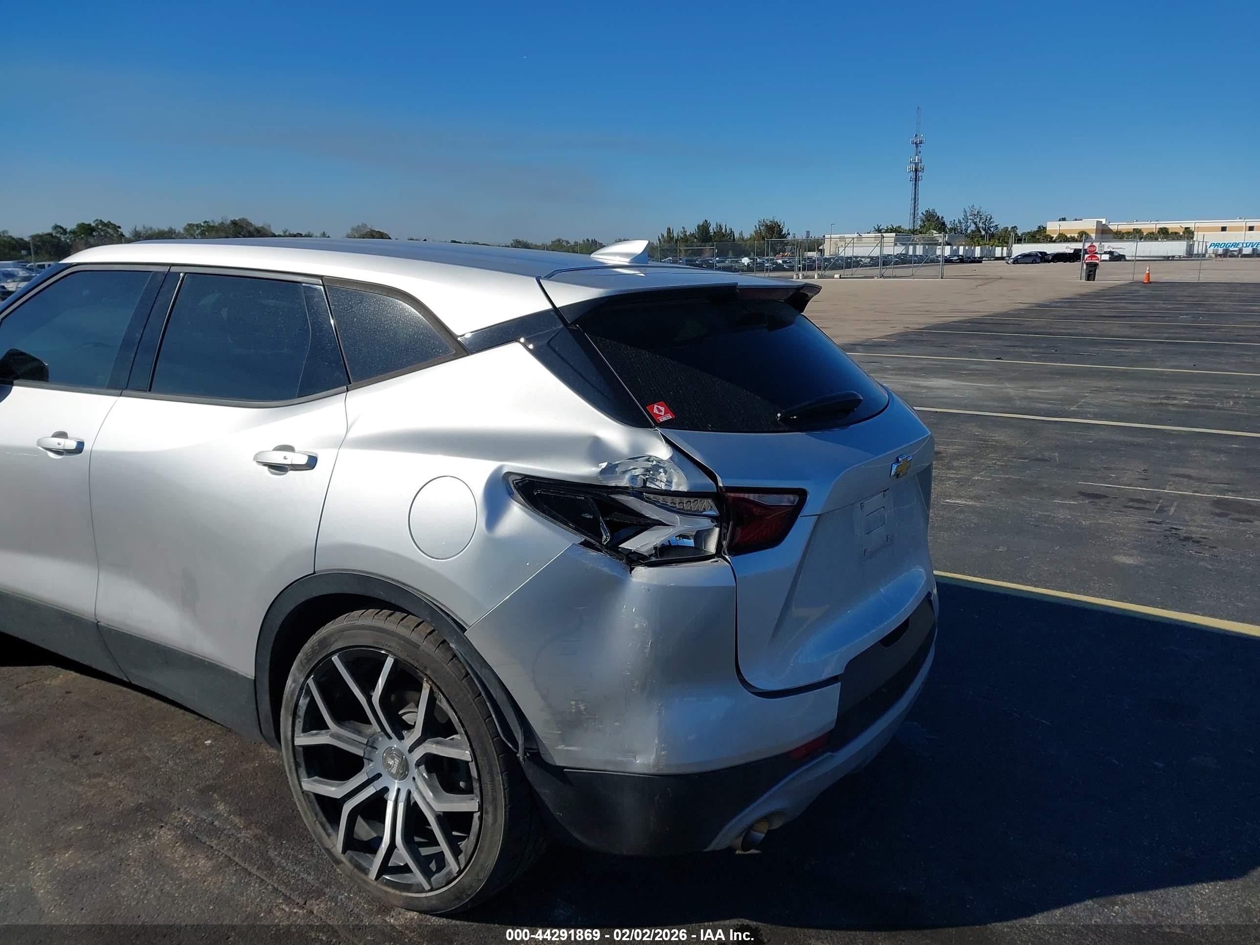CHEVROLET BLAZER image 6