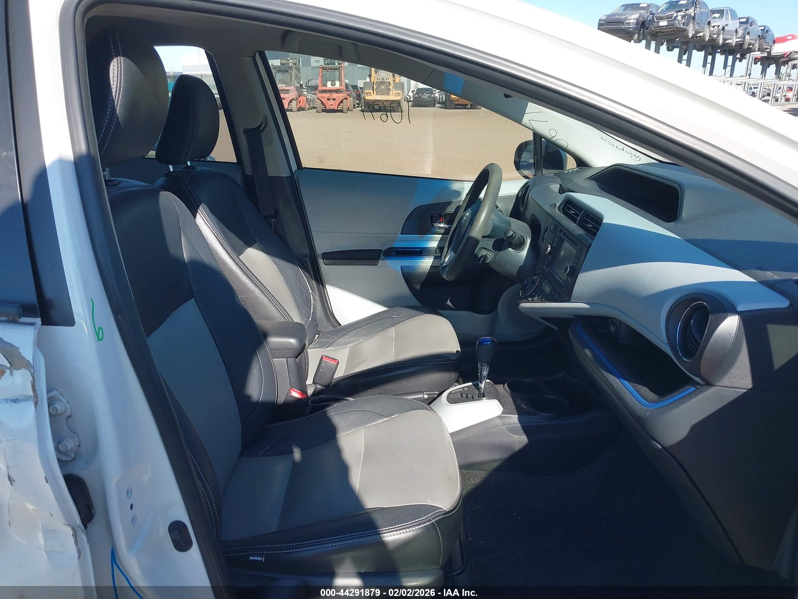 TOYOTA PRIUS image 5