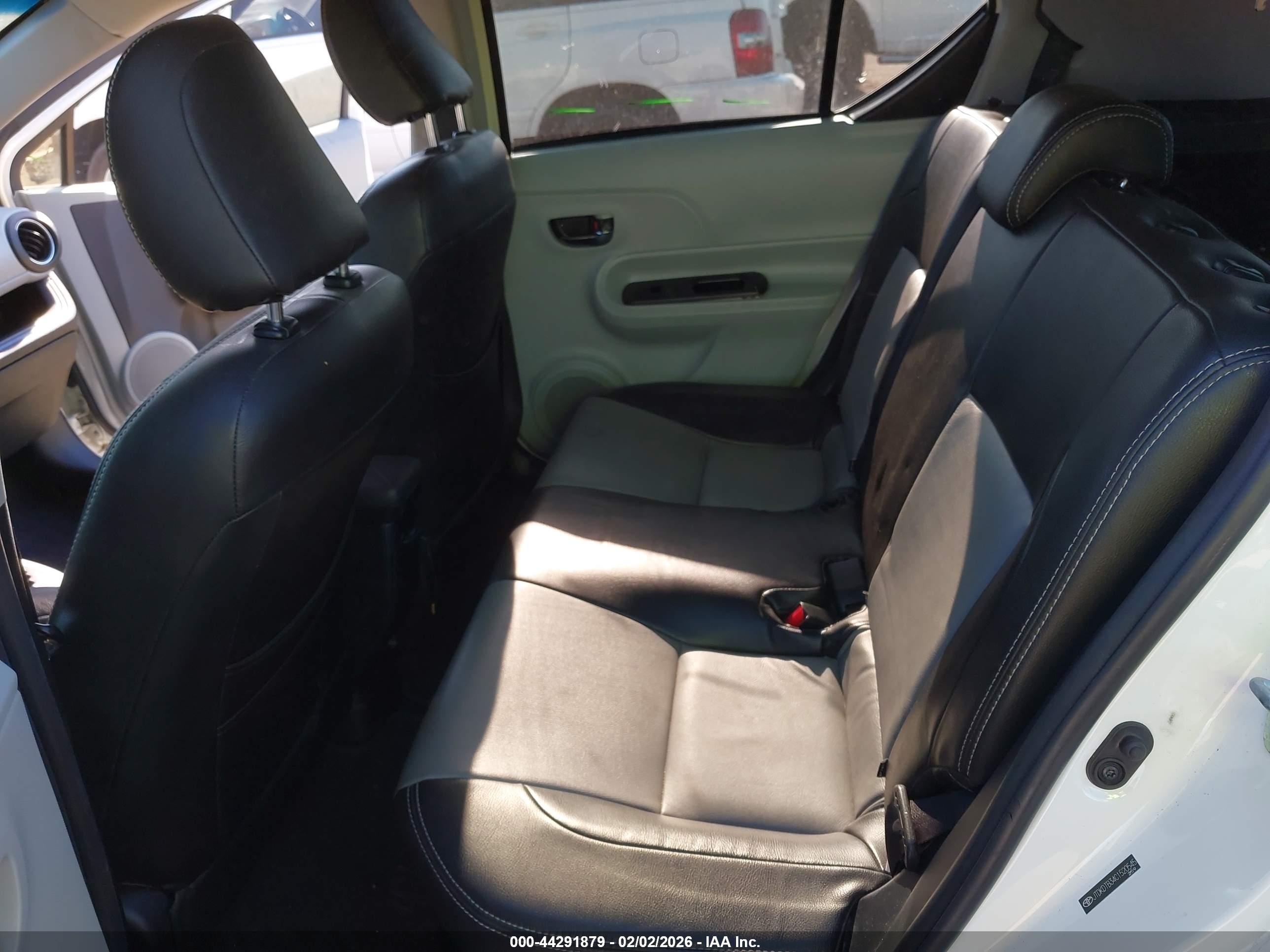 TOYOTA PRIUS image 8