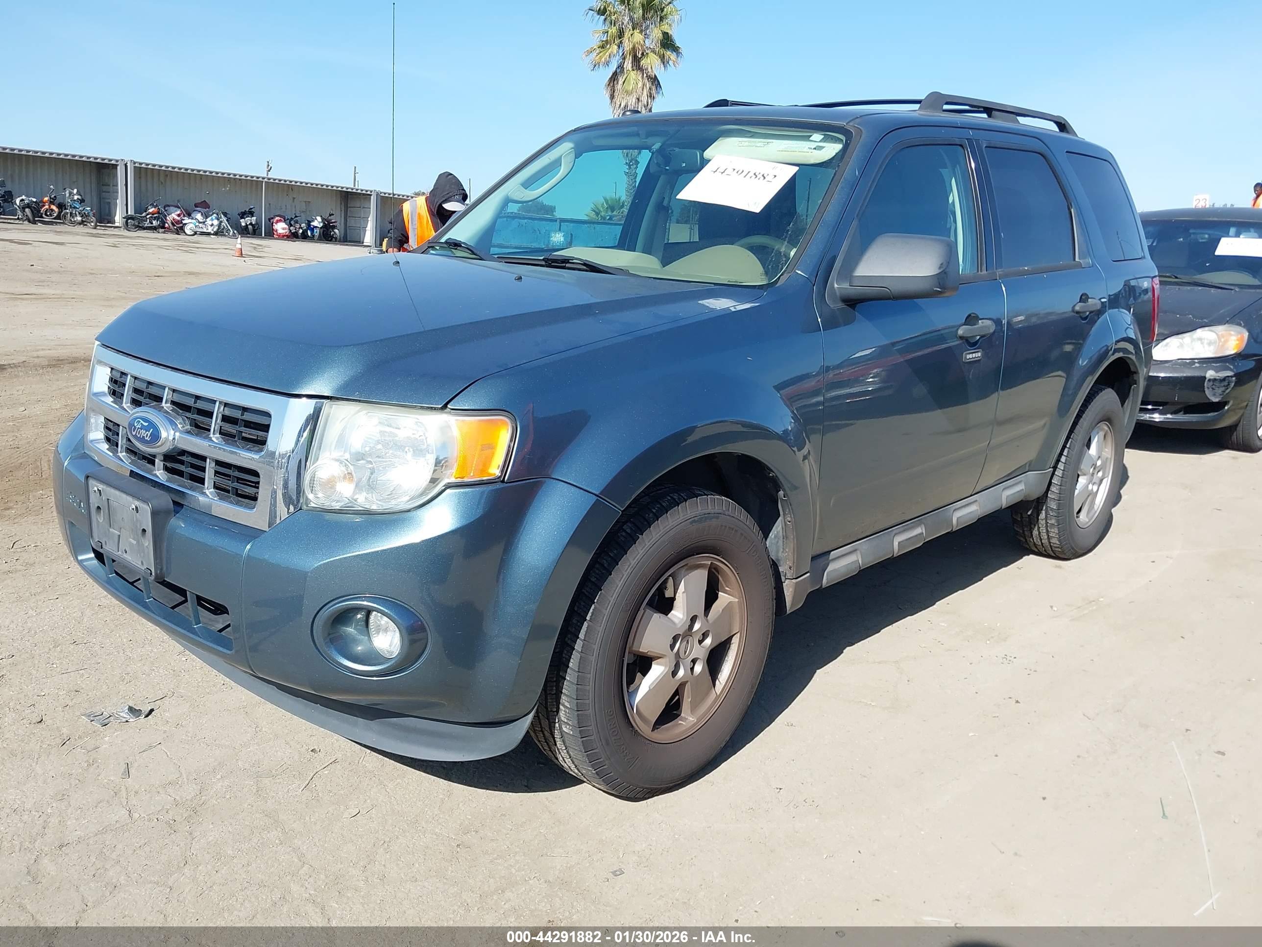 FORD ESCAPE image 2