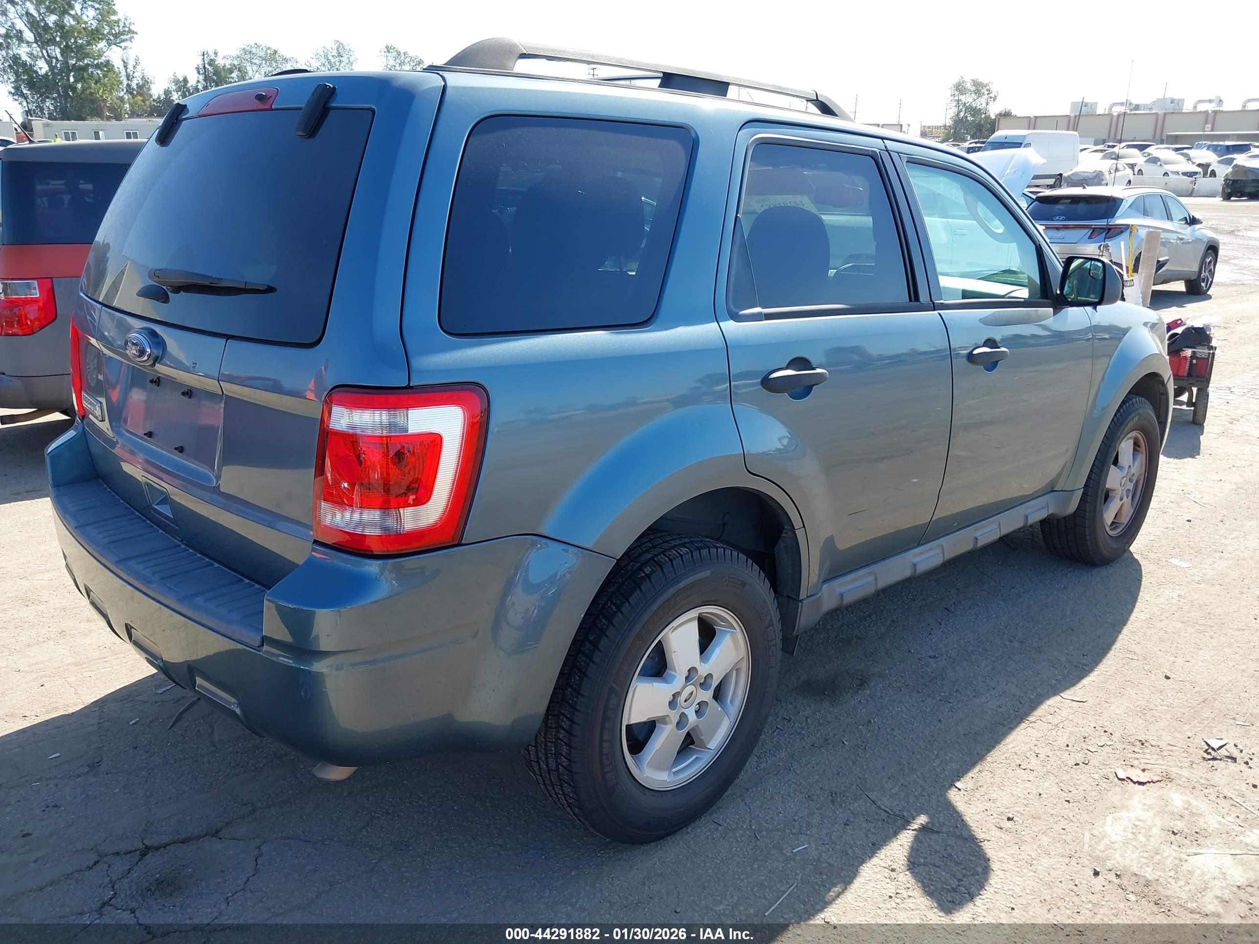 FORD ESCAPE image 4