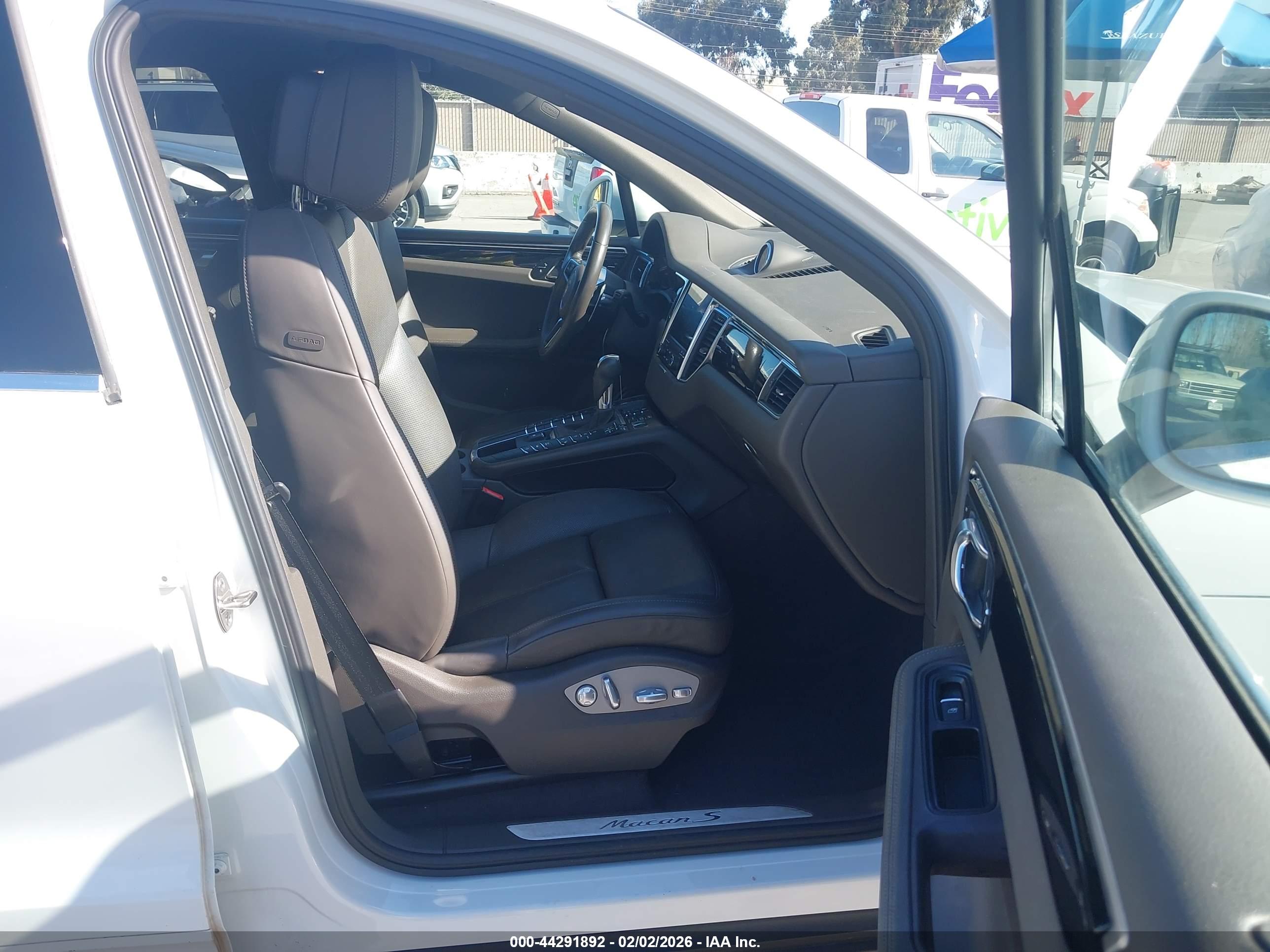 PORSCHE MACAN image 5