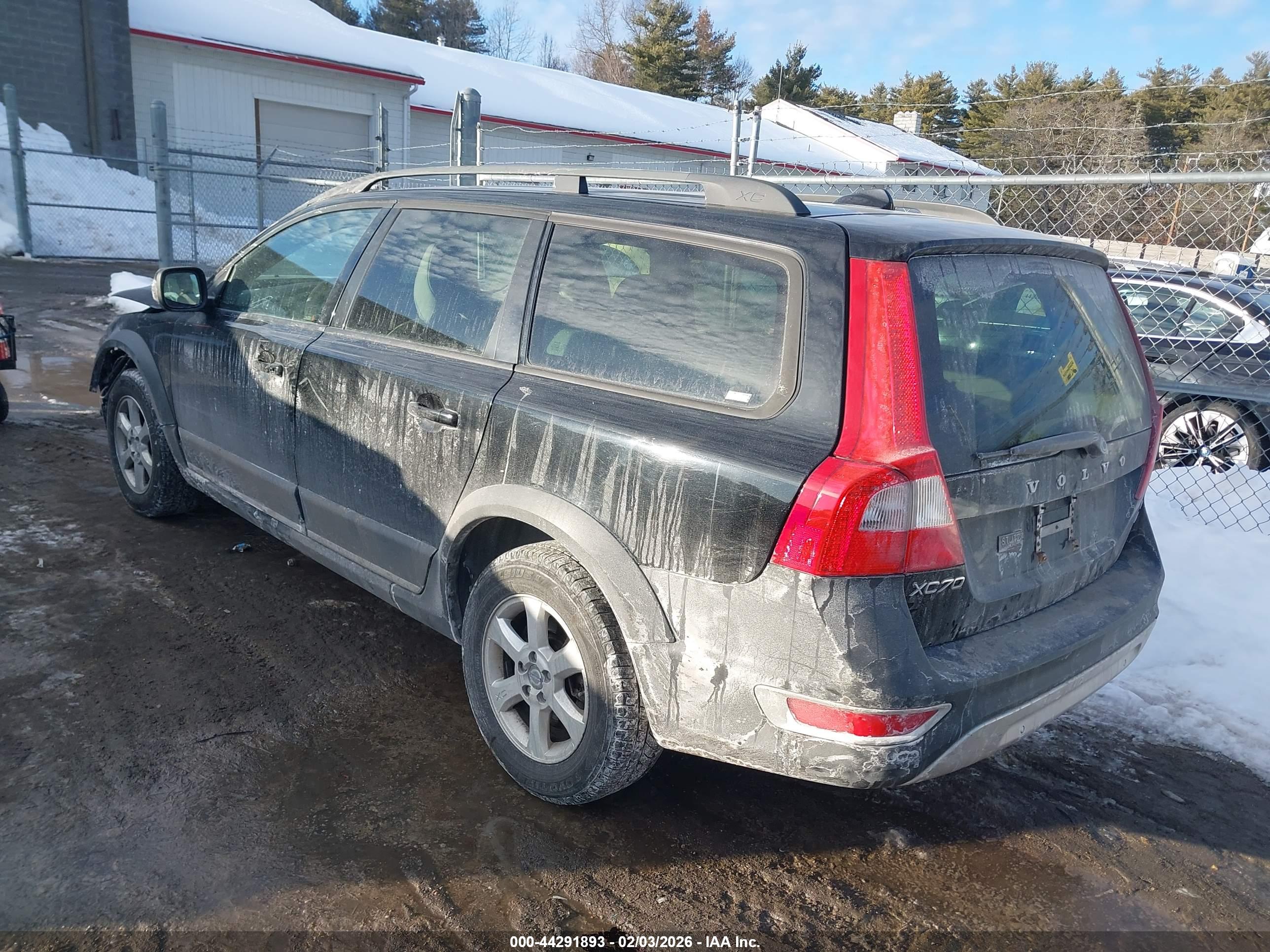 VOLVO XC70 image 3