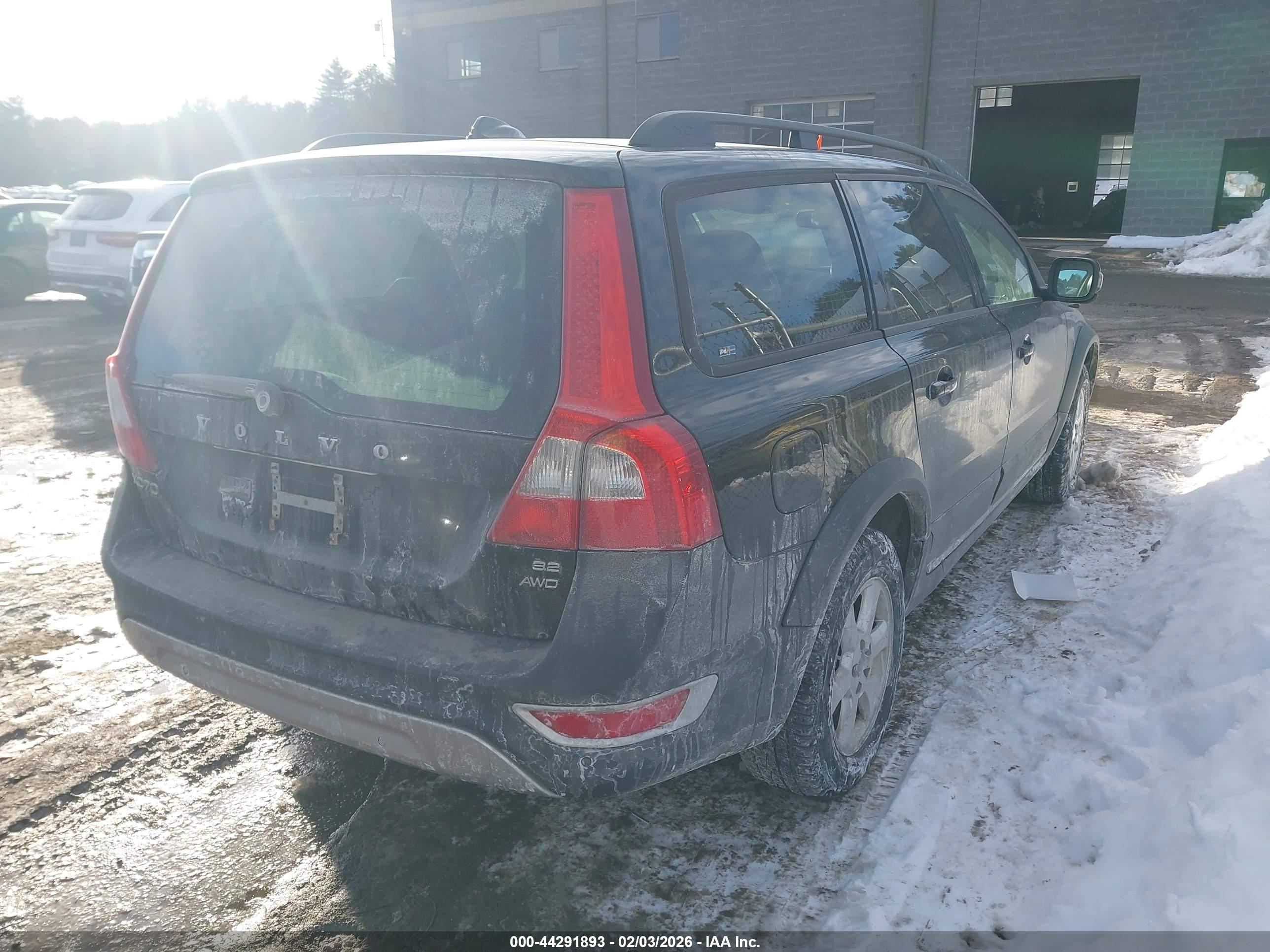 VOLVO XC70 image 4