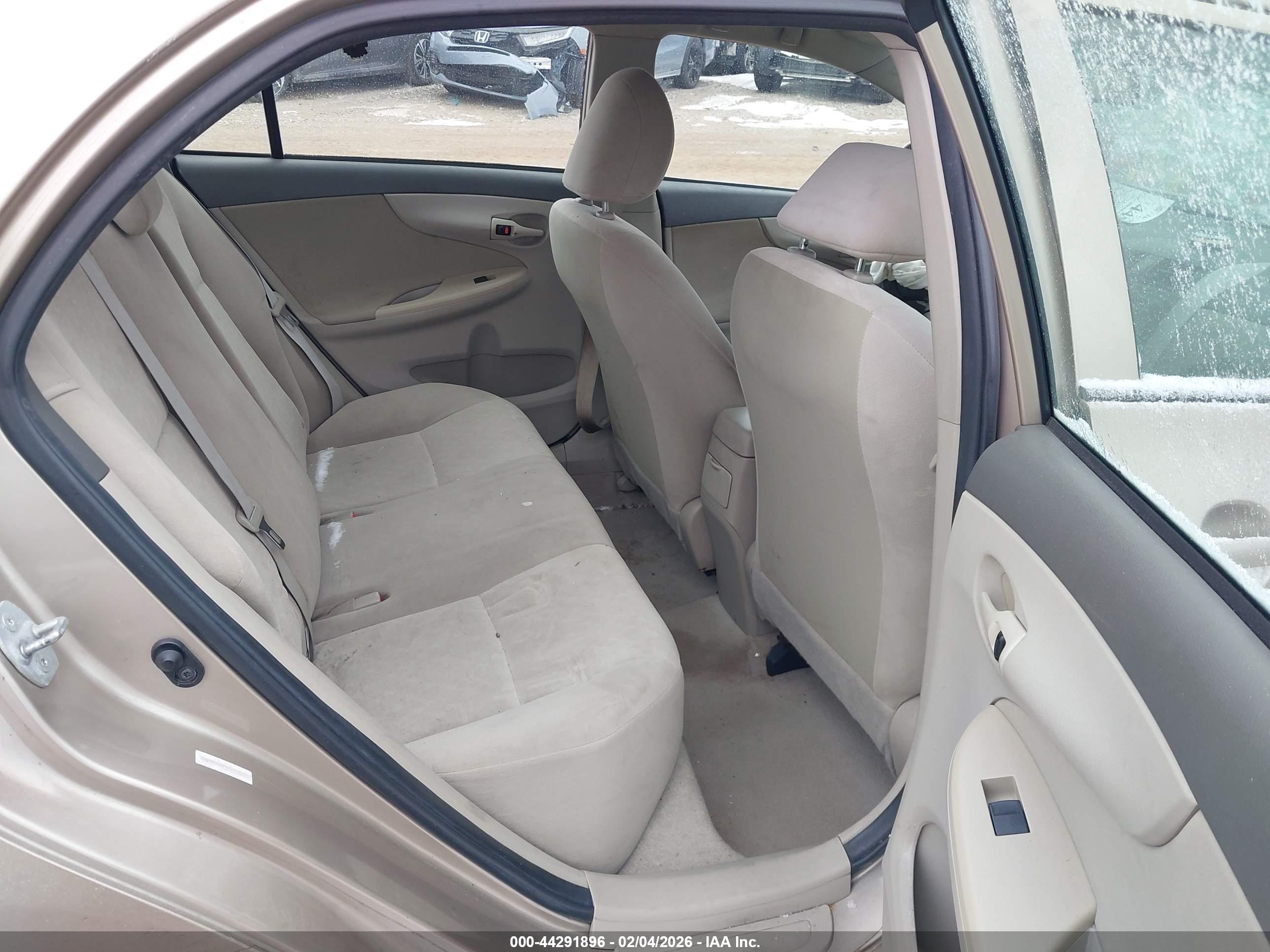 TOYOTA COROLLA image 8