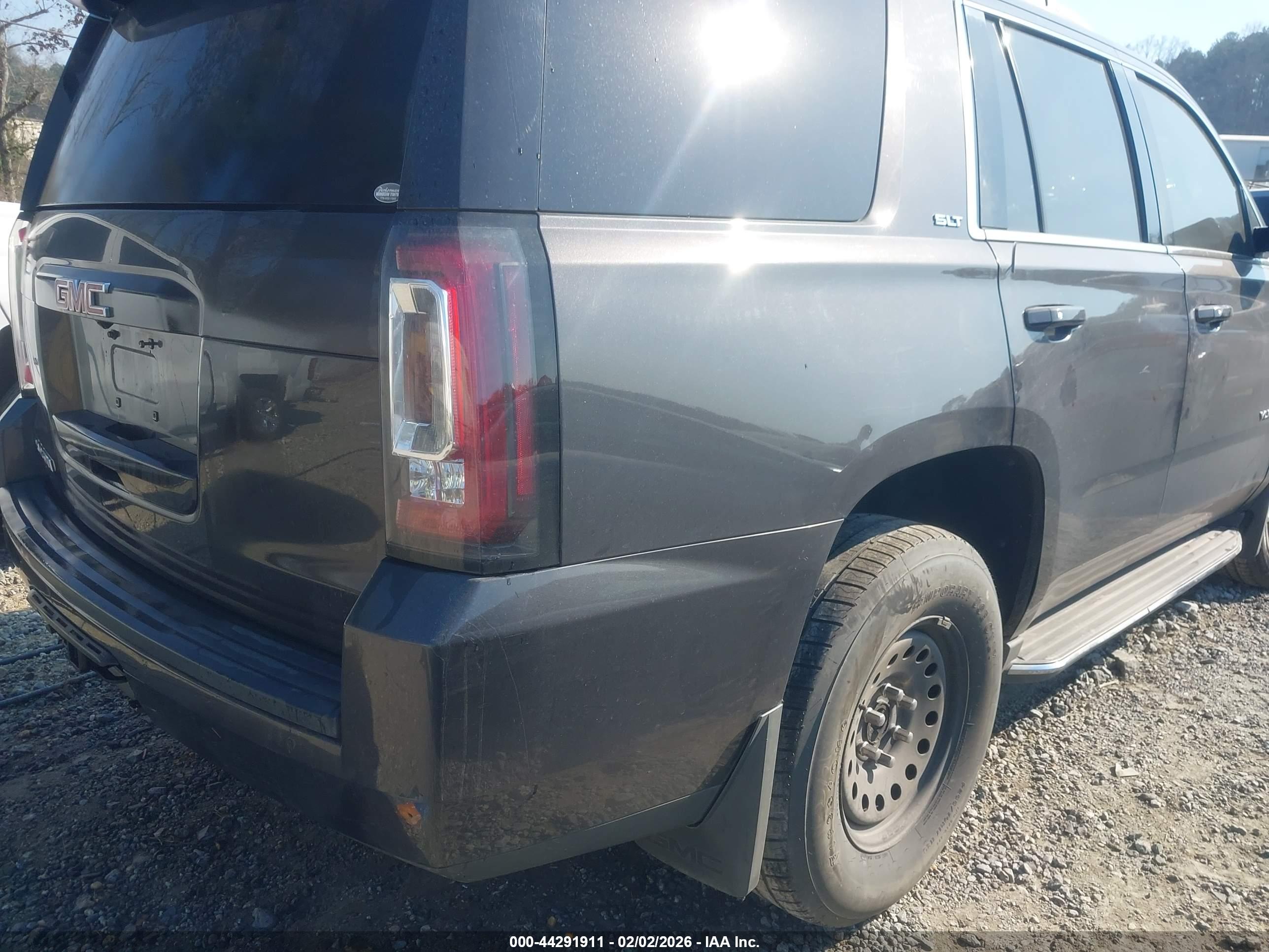 GMC YUKON image 6