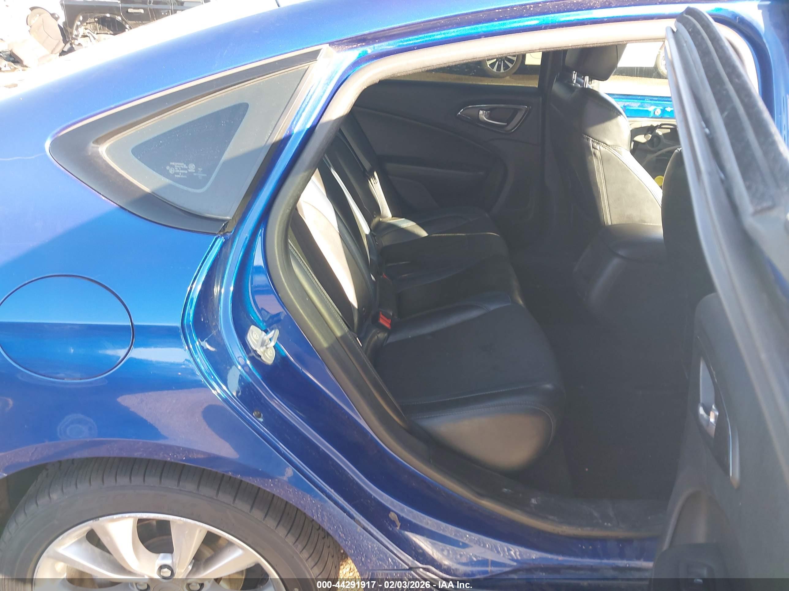 CHRYSLER 200 image 8