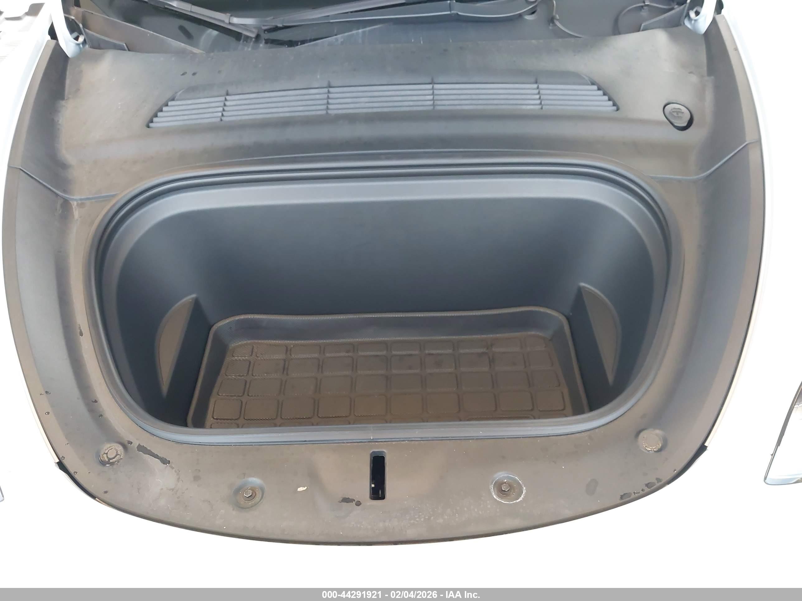 TESLA MODEL image 10