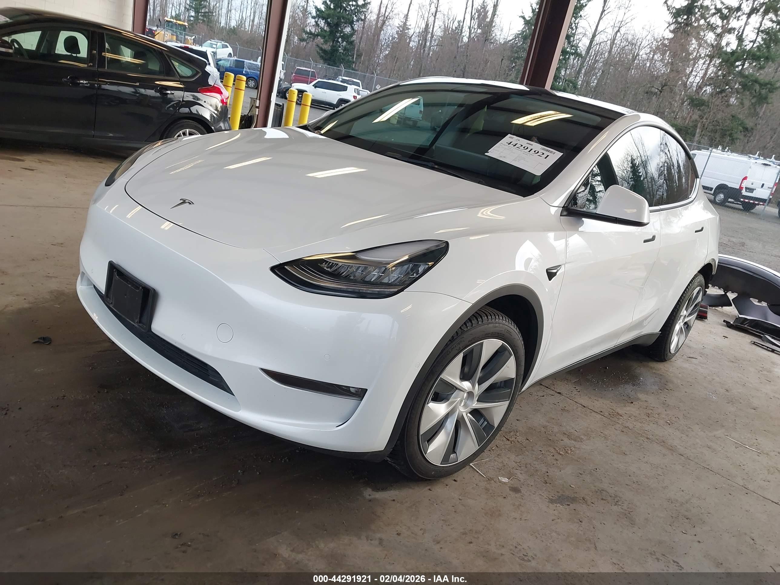 TESLA MODEL image 2