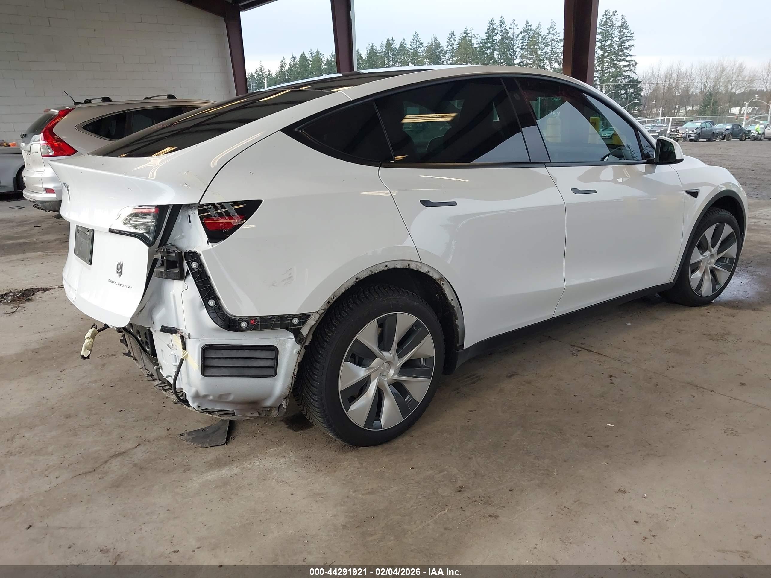 TESLA MODEL image 4