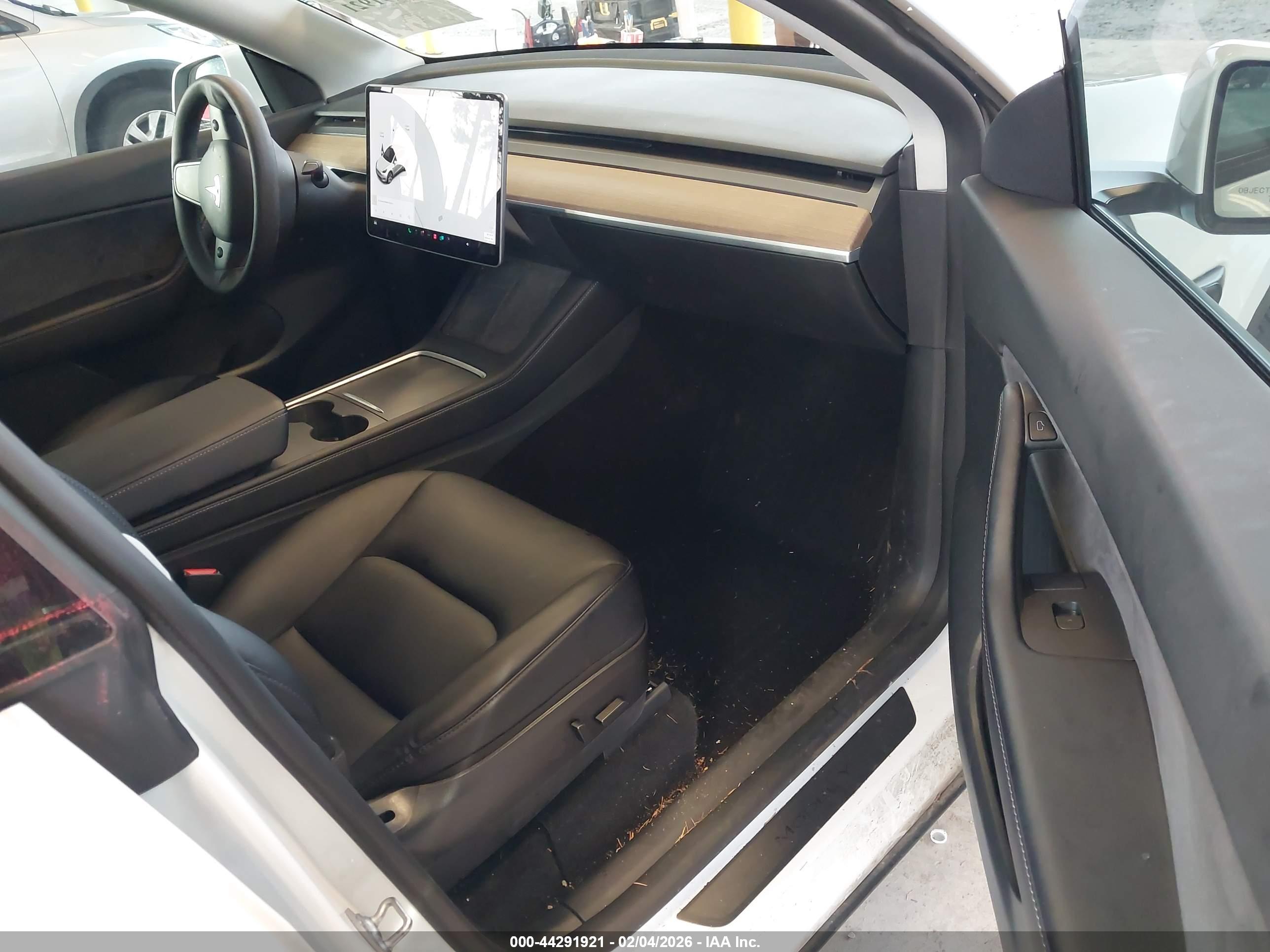 TESLA MODEL image 5