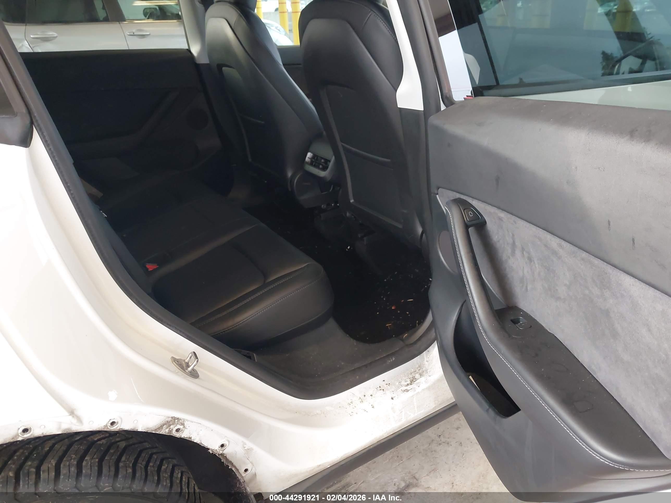 TESLA MODEL image 8