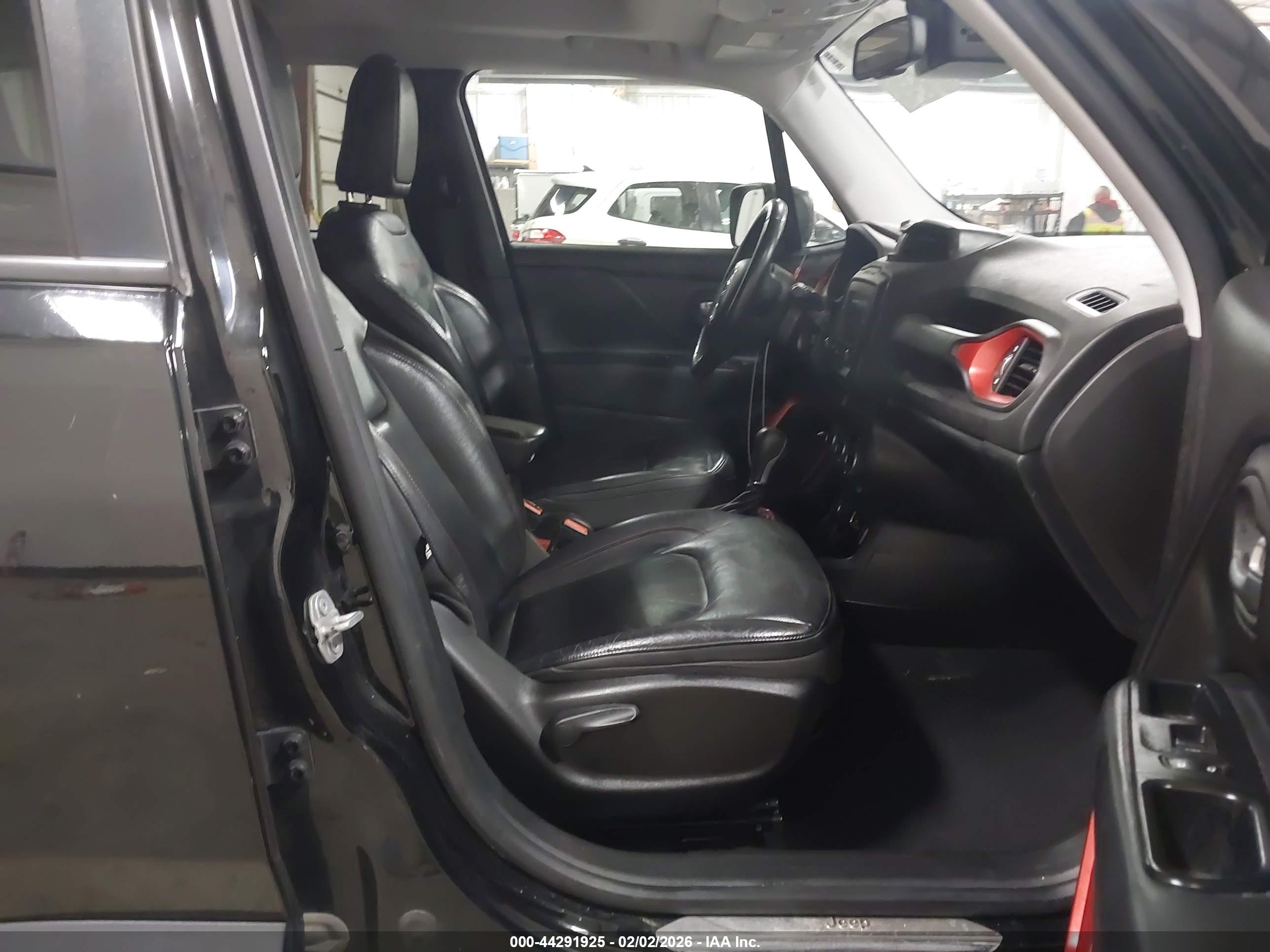 JEEP RENEGADE image 5
