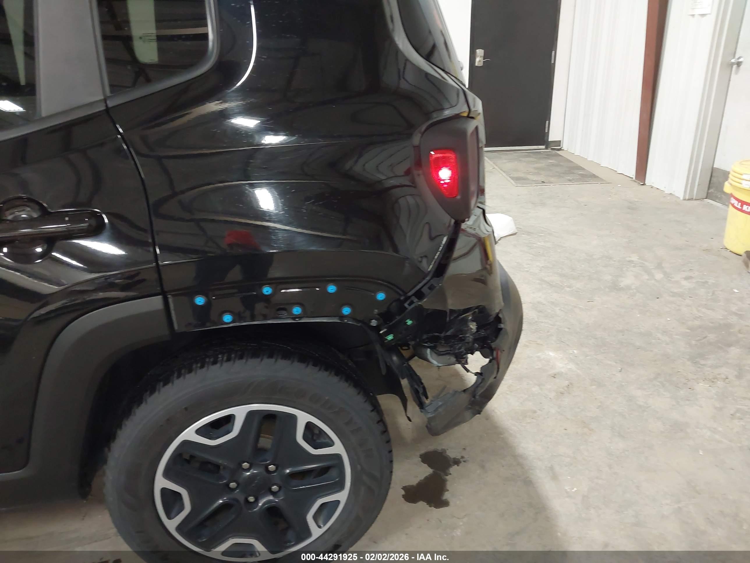 JEEP RENEGADE image 6