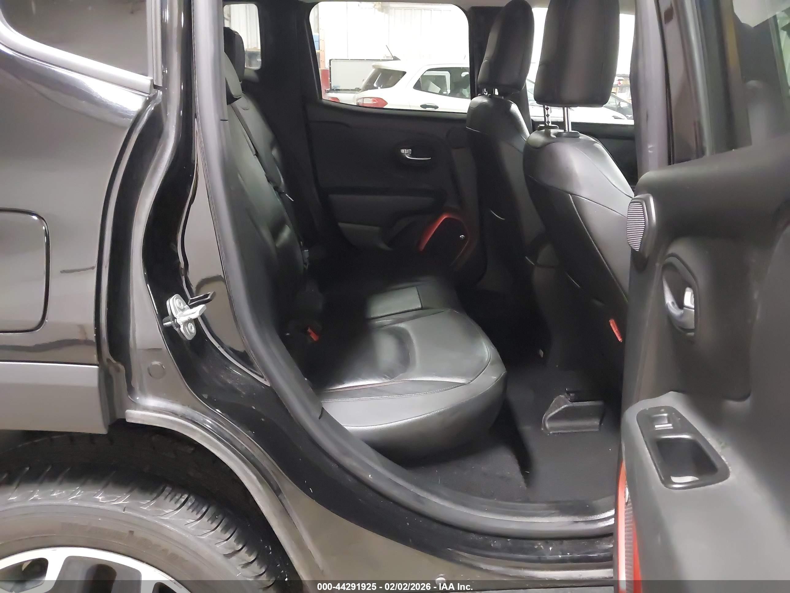 JEEP RENEGADE image 8