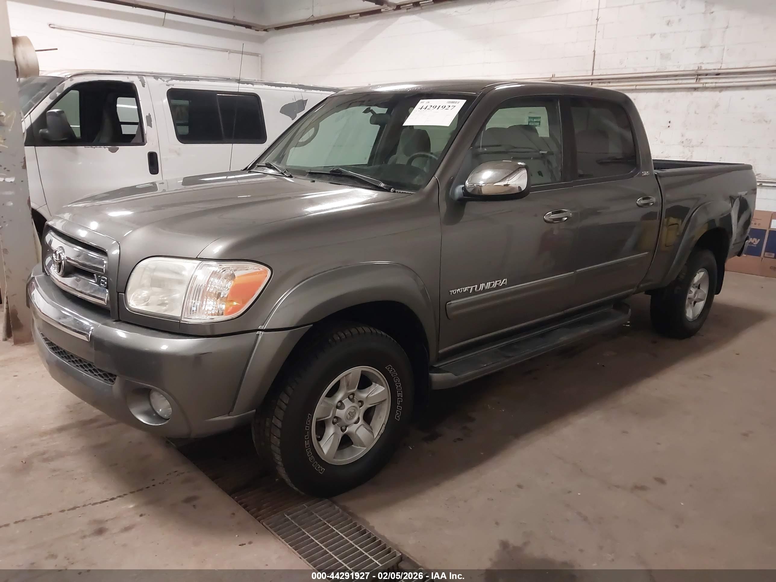 TOYOTA TUNDRA image 2