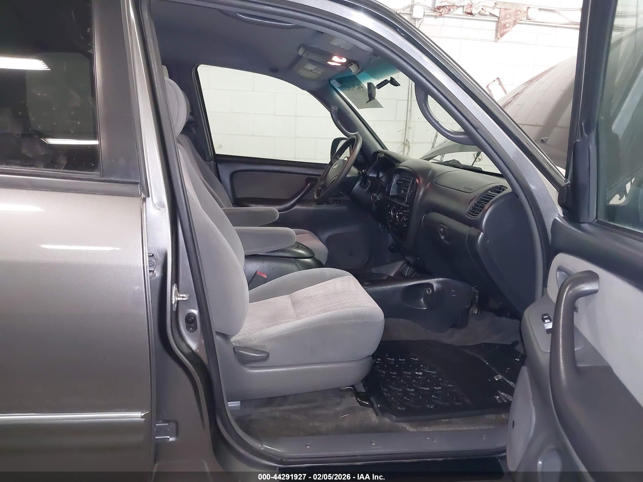 TOYOTA TUNDRA image 5