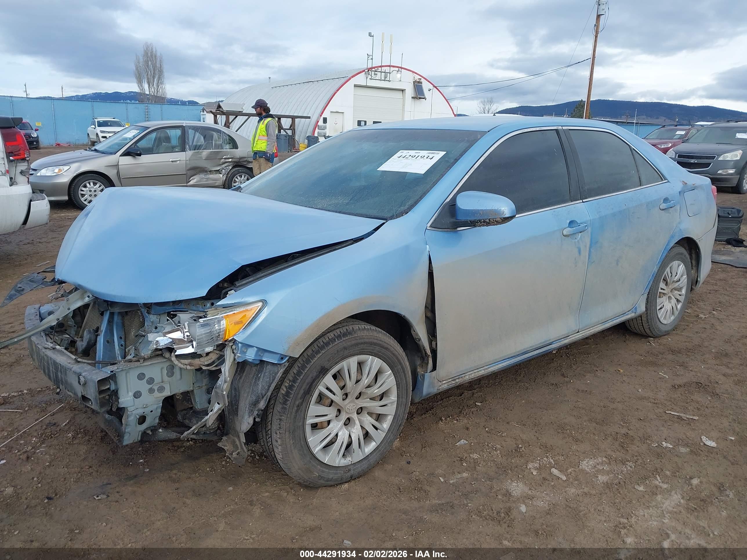 TOYOTA CAMRY image 2