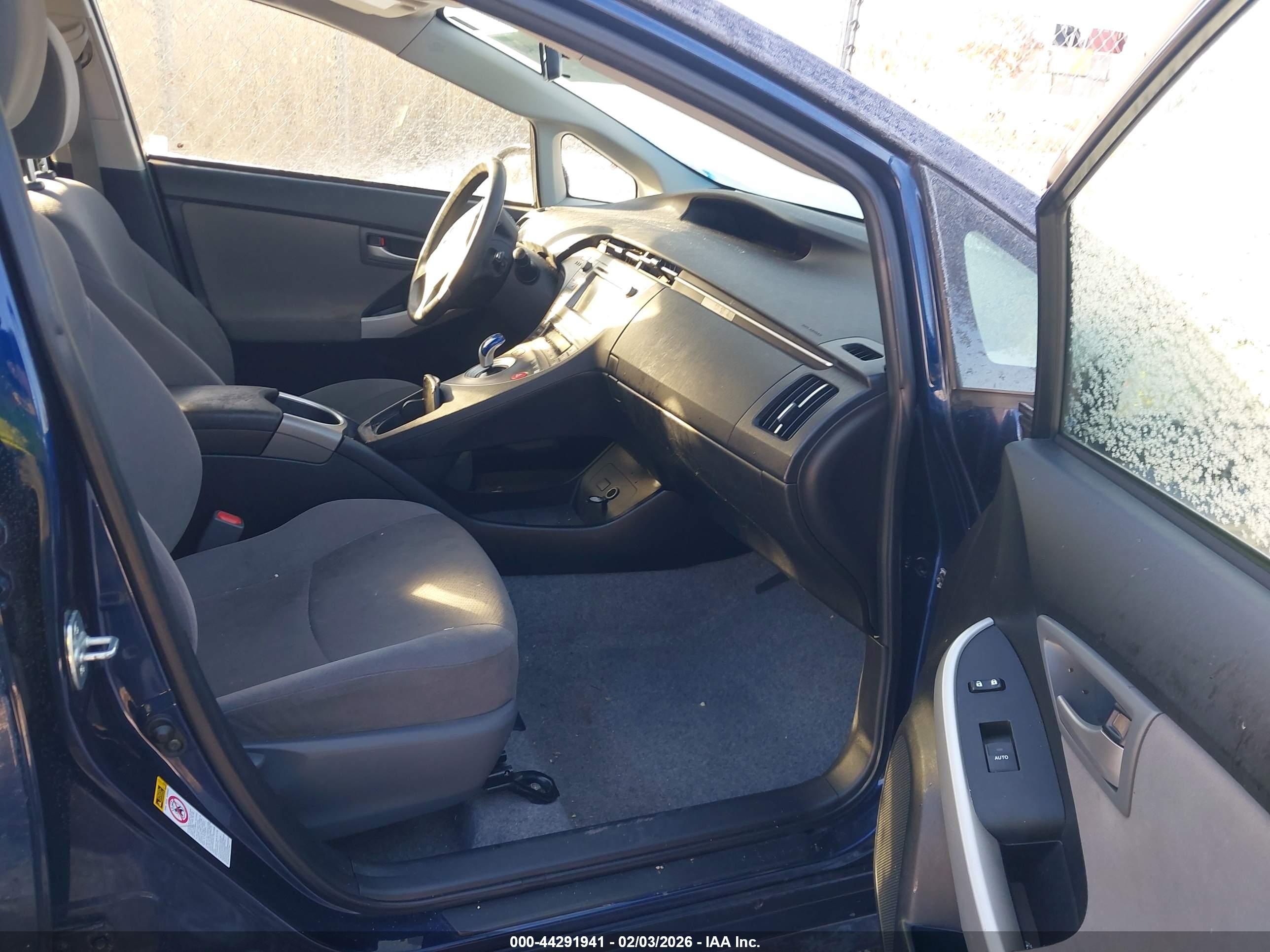 TOYOTA PRIUS image 5