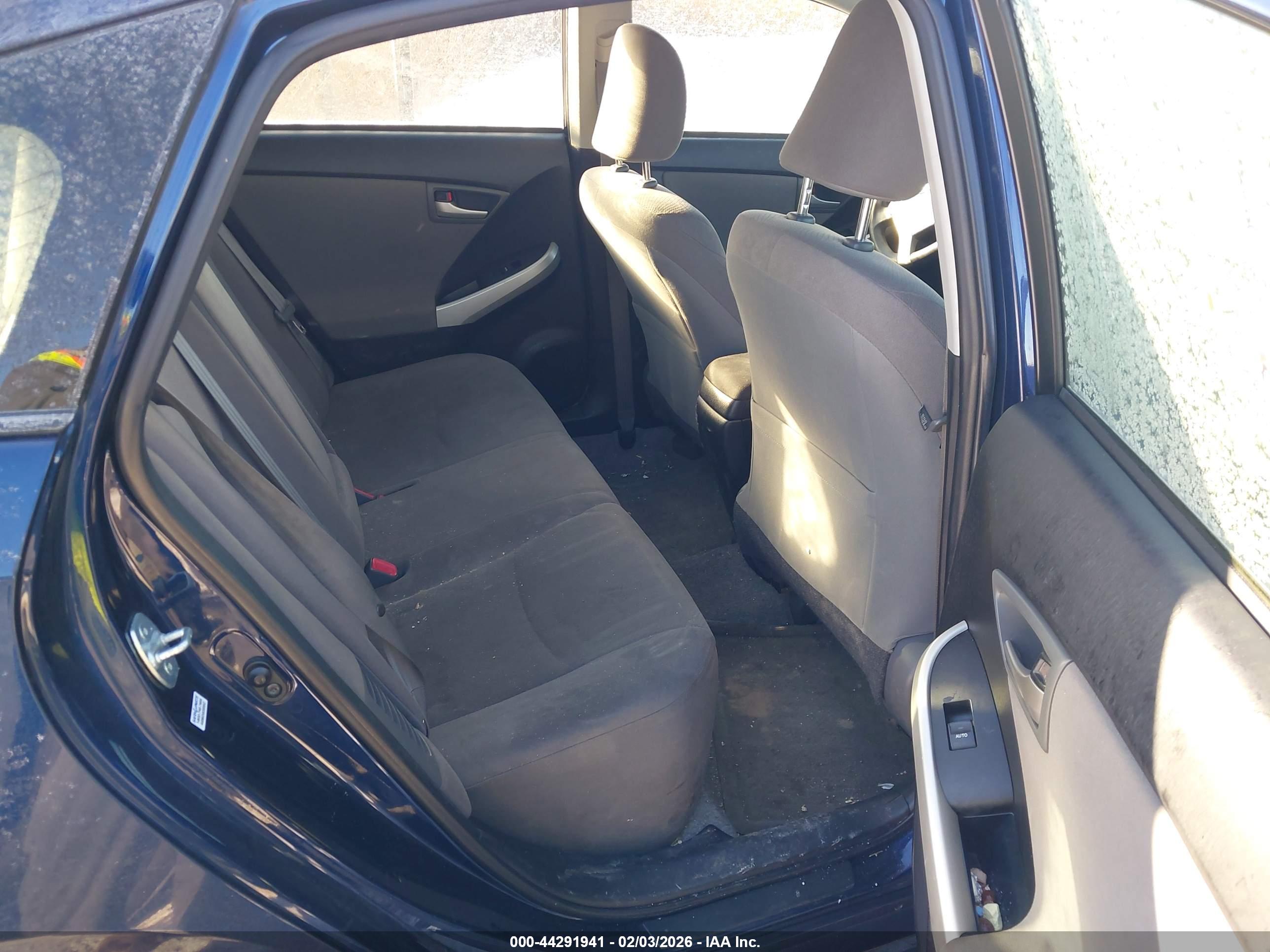 TOYOTA PRIUS image 8