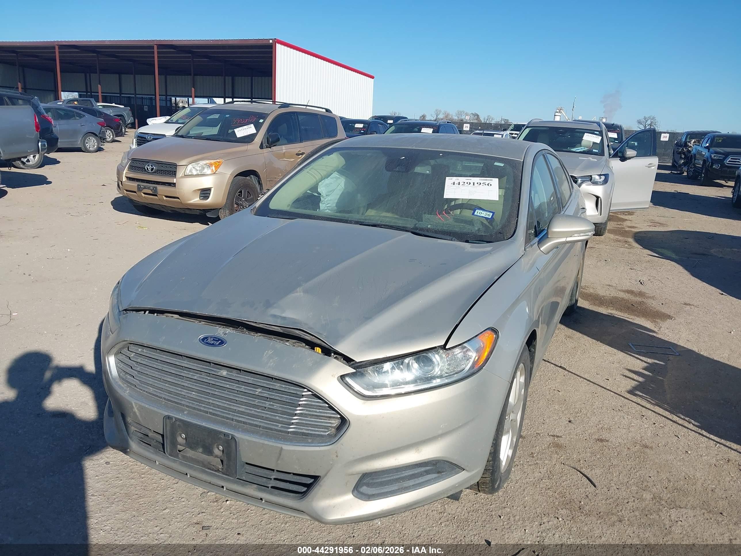 FORD FUSION image 2