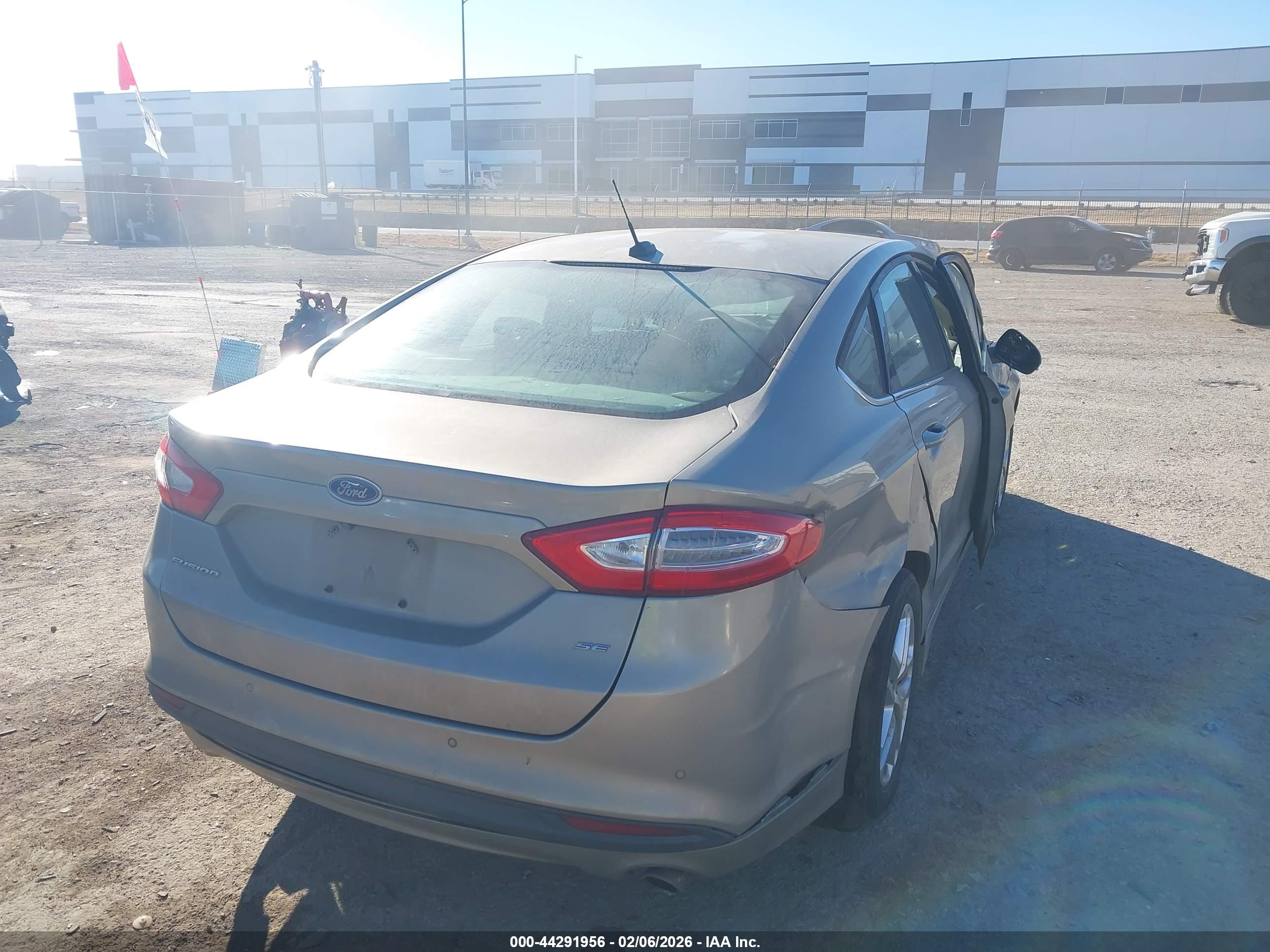 FORD FUSION image 4