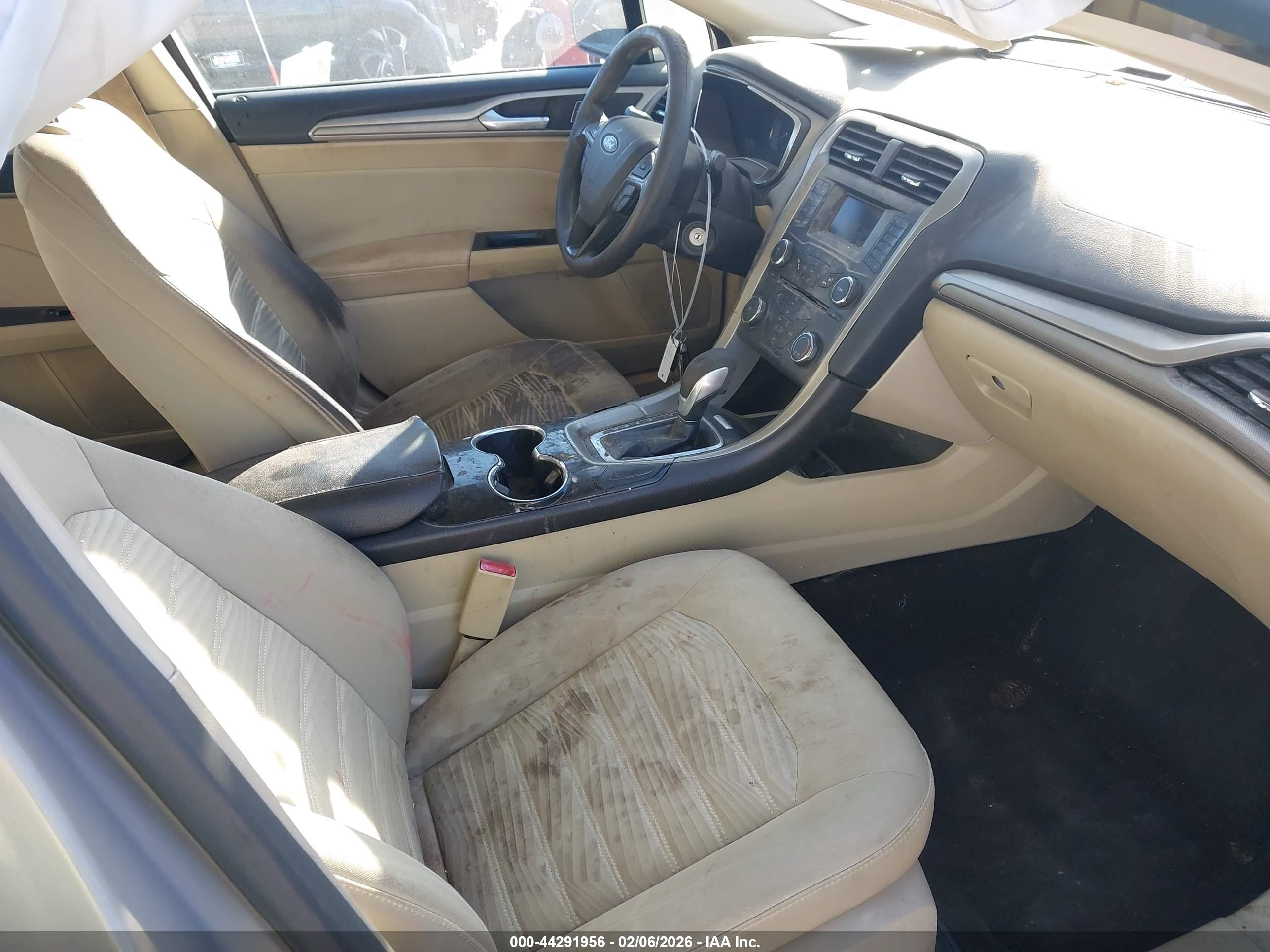 FORD FUSION image 5
