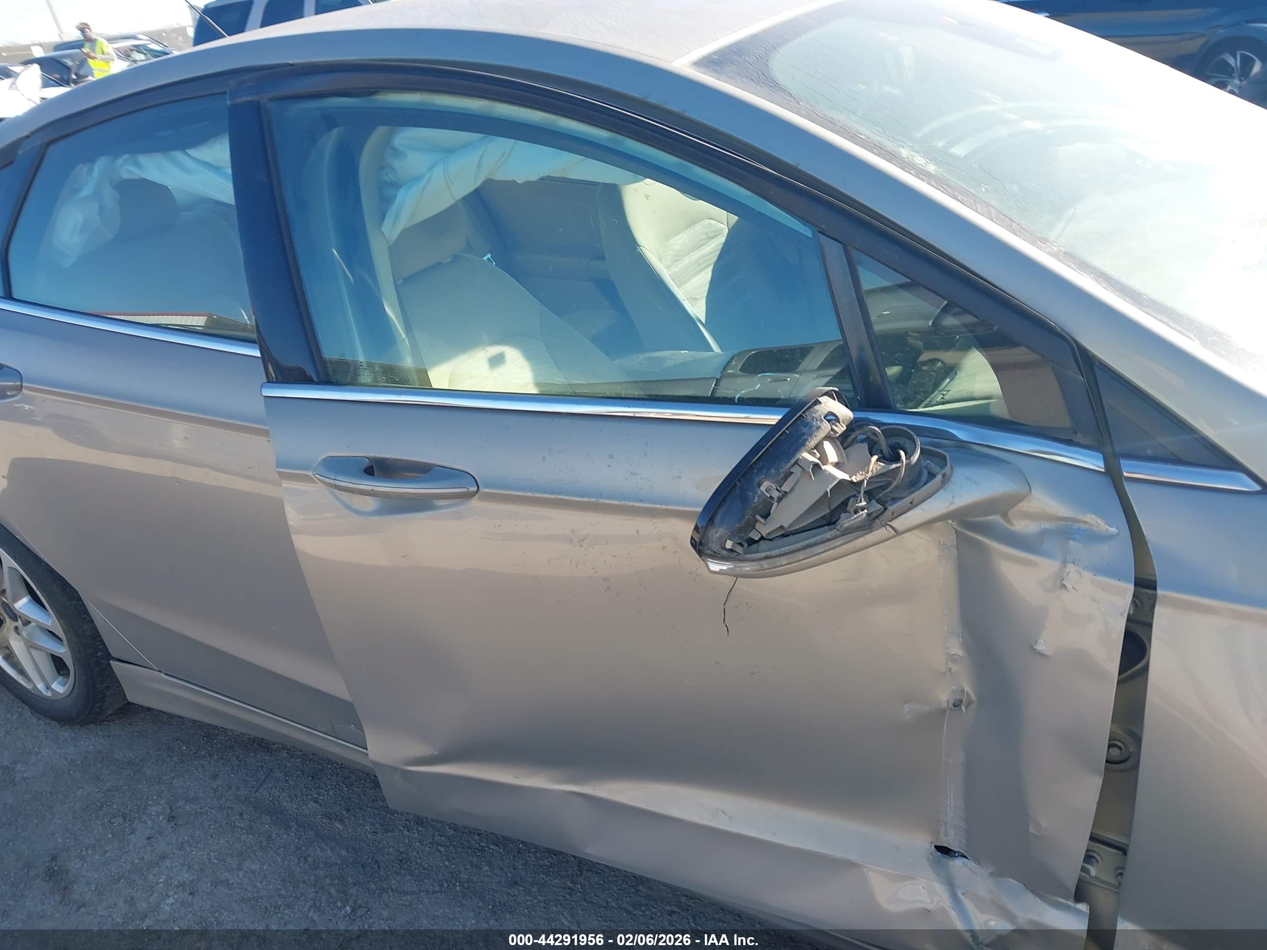 FORD FUSION image 6