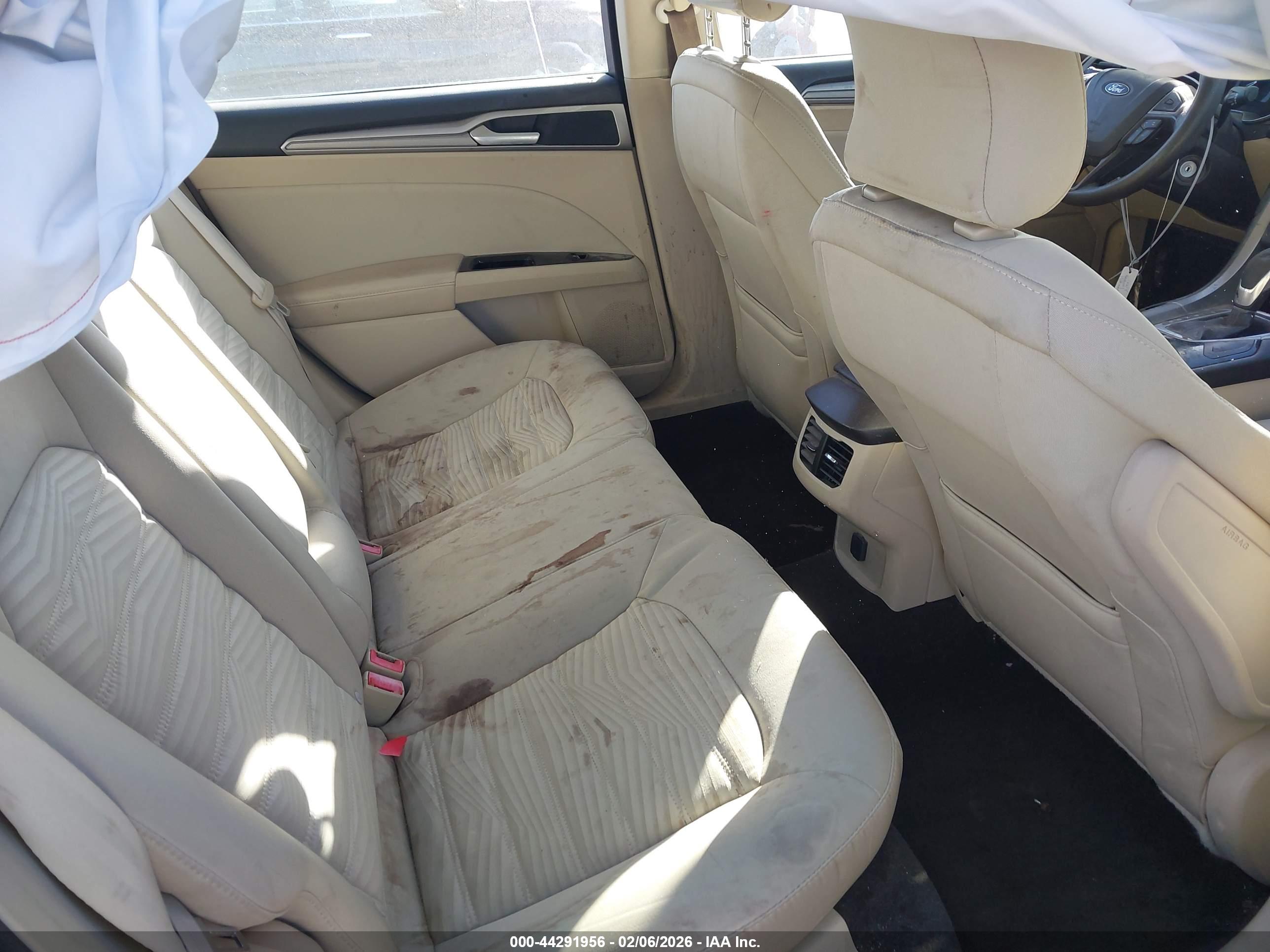 FORD FUSION image 8