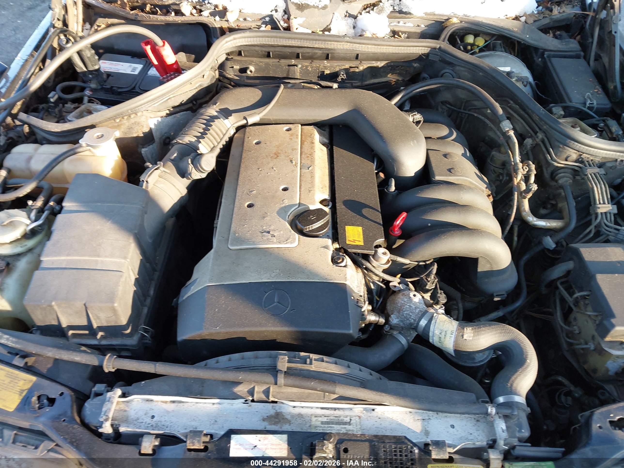 MERCEDES-BENZ E image 10