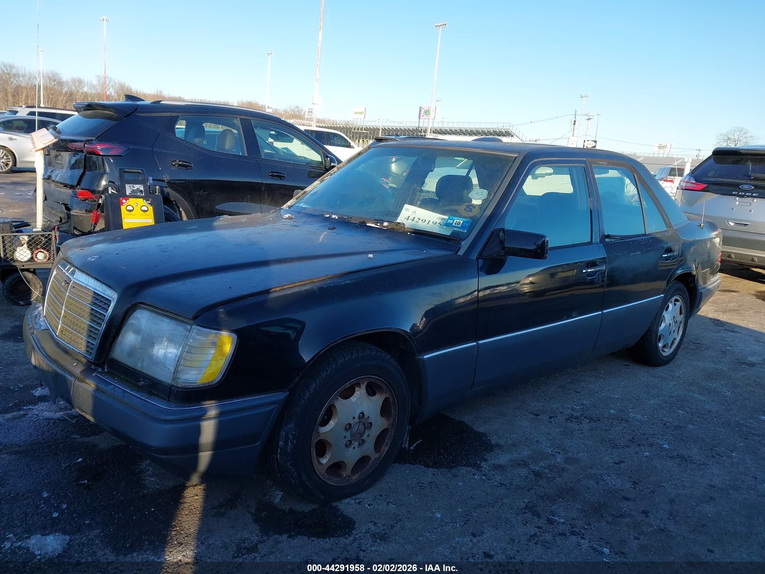 MERCEDES-BENZ E image 2