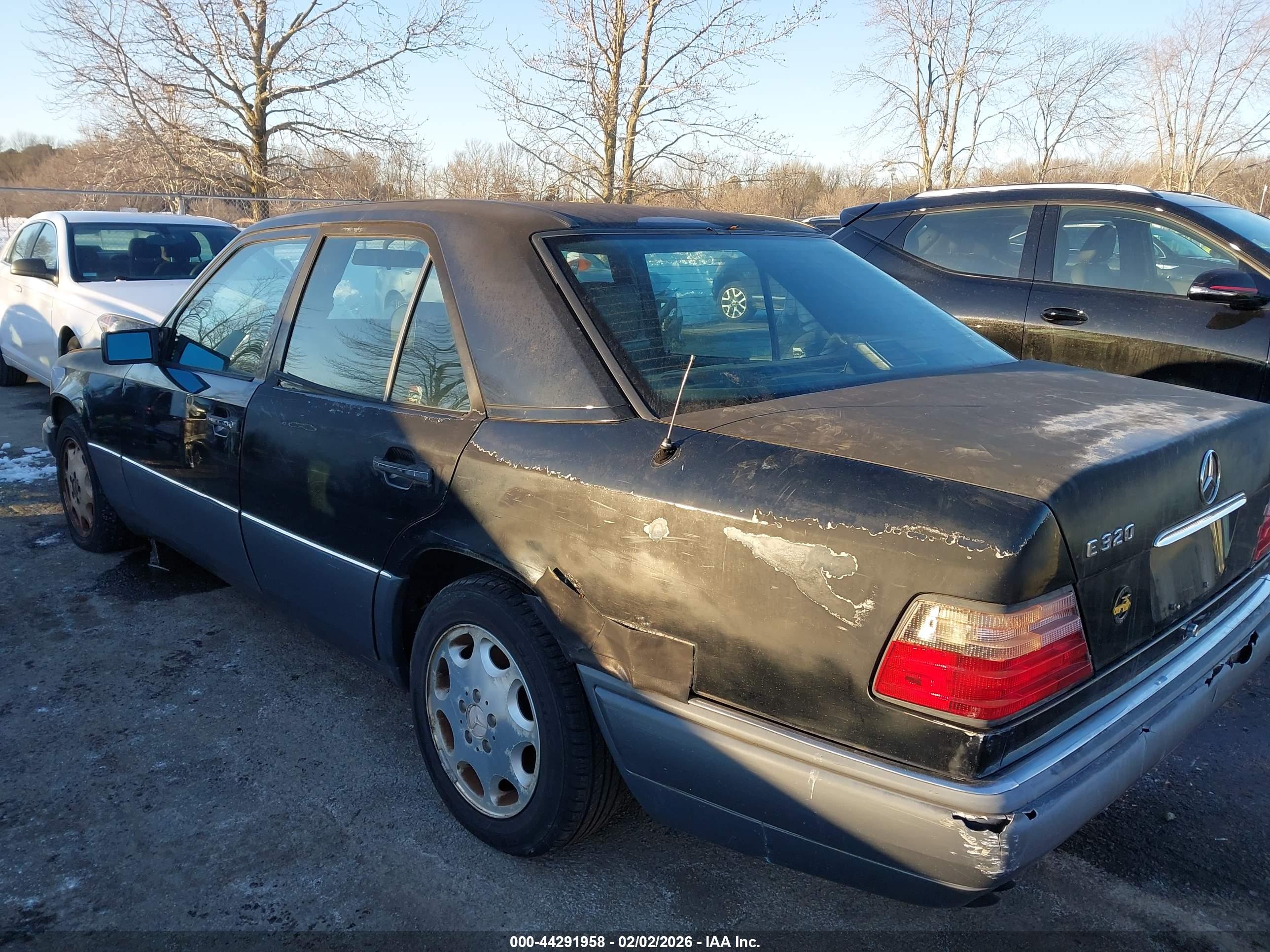 MERCEDES-BENZ E image 3