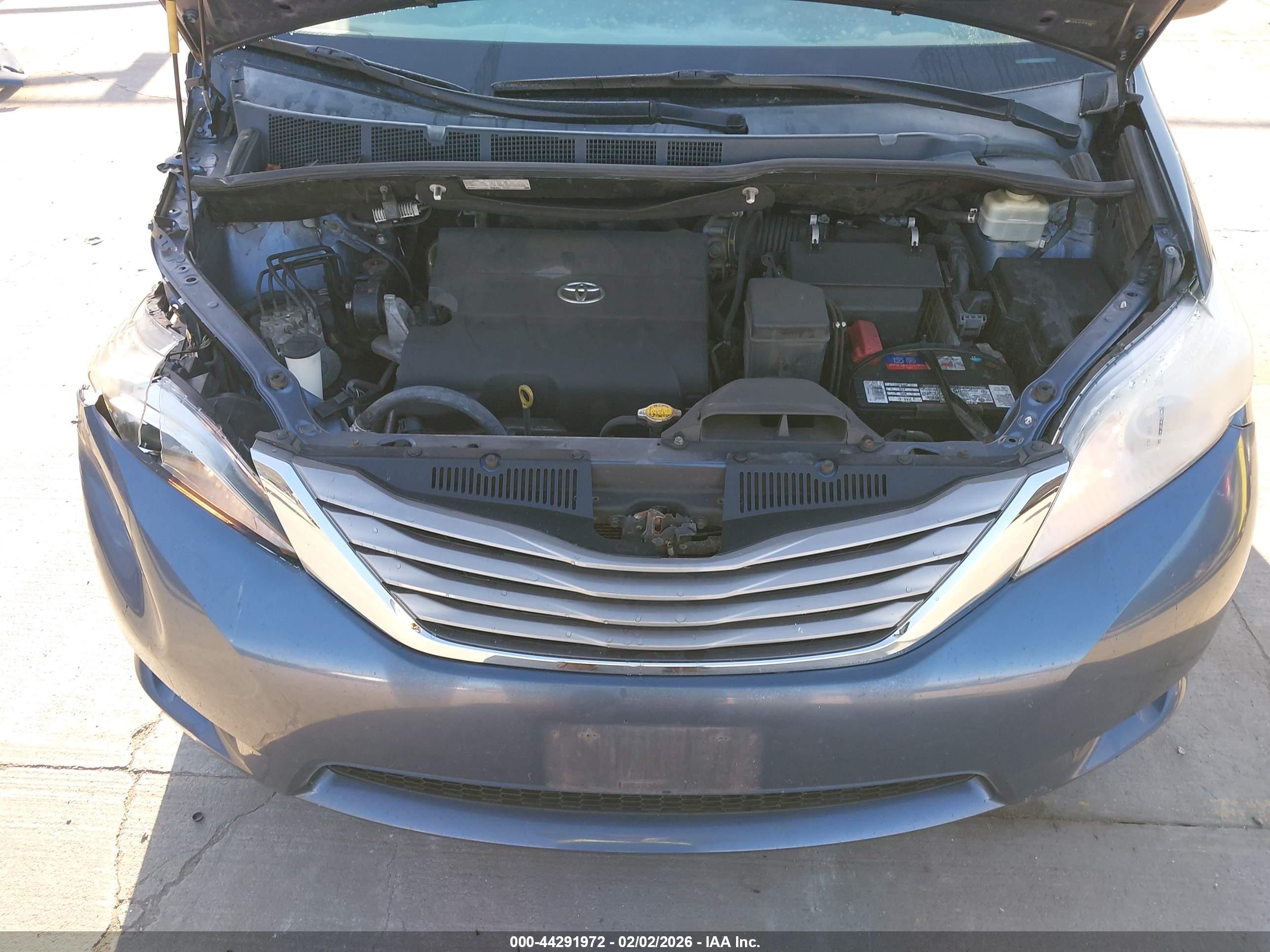 TOYOTA SIENNA image 10