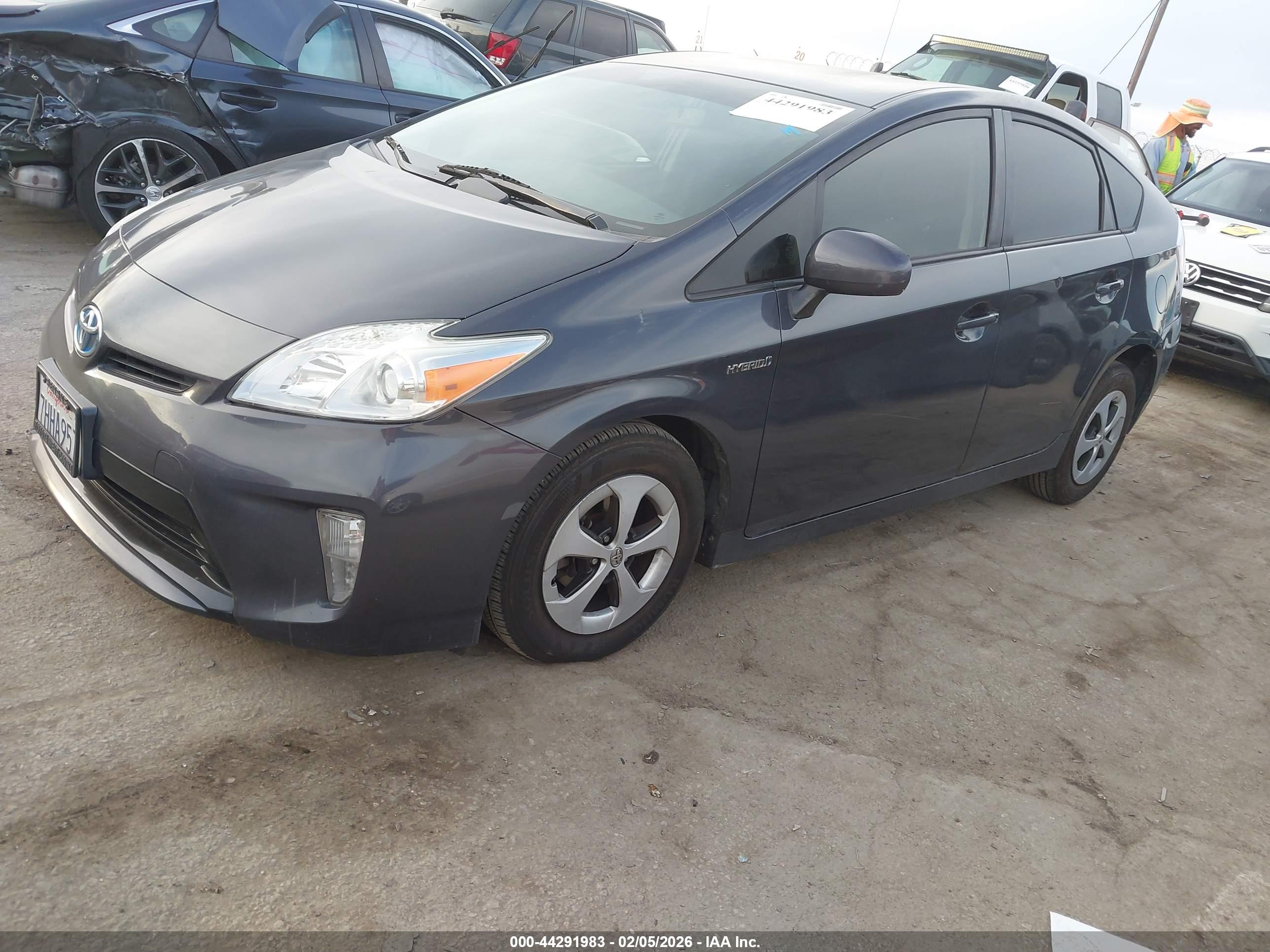 TOYOTA PRIUS image 2